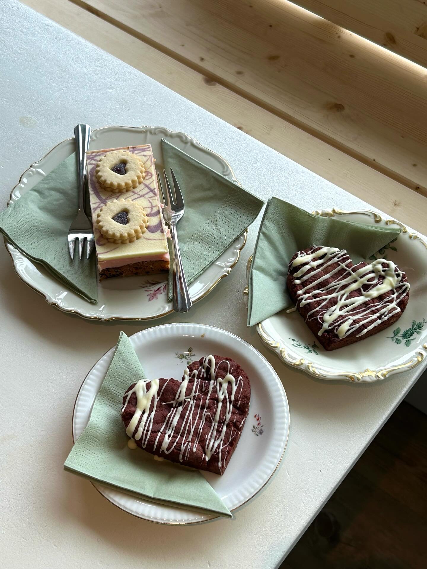 Valentinstag R&uuml;ckblick 💌

Wir haben die Liebe bei uns in der Wolke 7 definitiv gesp&uuml;rt! Danke nochmals f&uuml;r alle Bestellungen und an alle, die vorbeigekommen sind &hearts;️