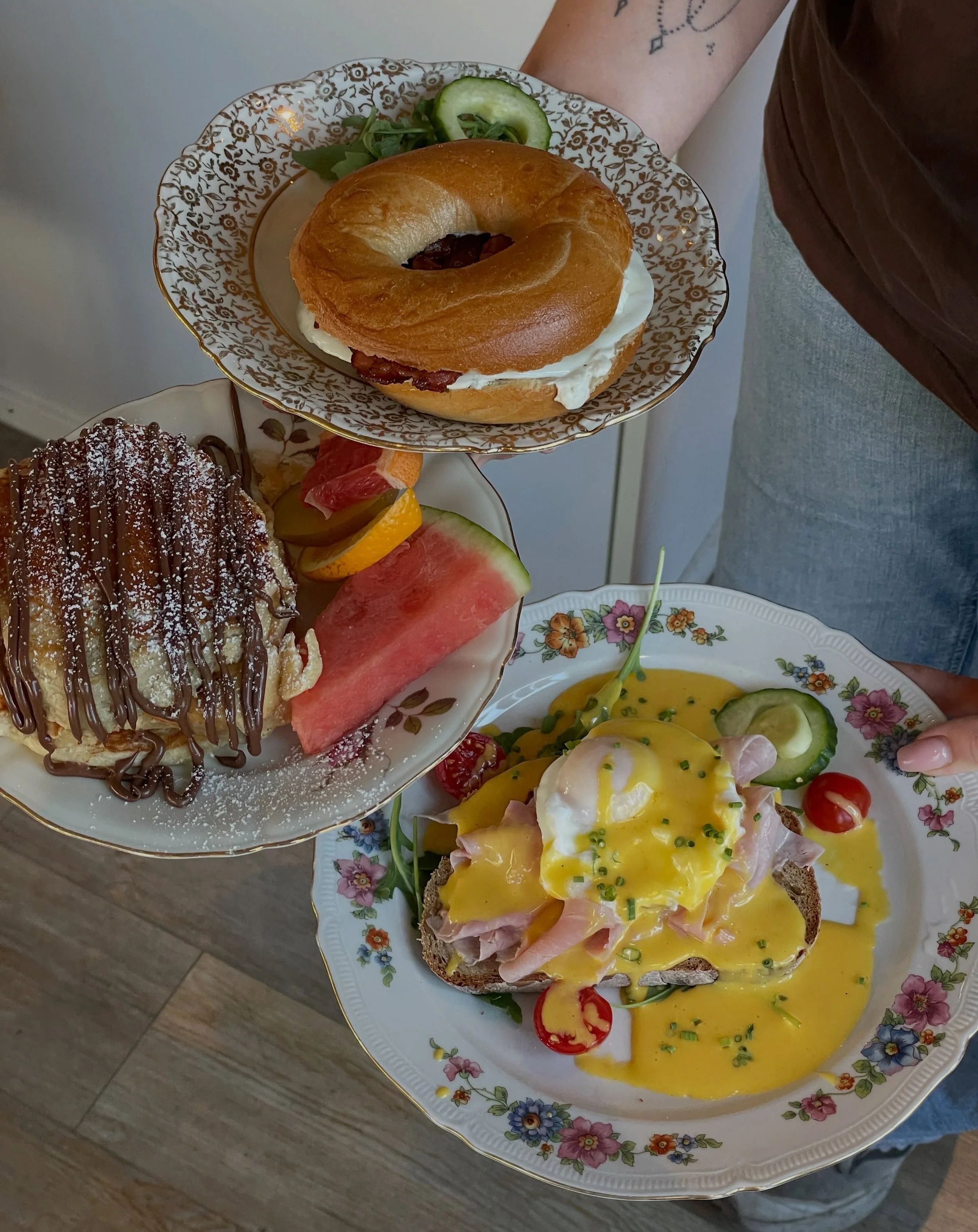 Ein Sonntag in der Wolke 7 &hearts;️

Die 🥐 sind bereit 

Sonntag = ganz viele Getr&auml;nke ☕️🍵

+ ganz viele  Cappuccinos☕️&hearts;️

Noch die letzten Sonnenstrahlen geniessen ☀️

Der letzte Feinschliff 🤭