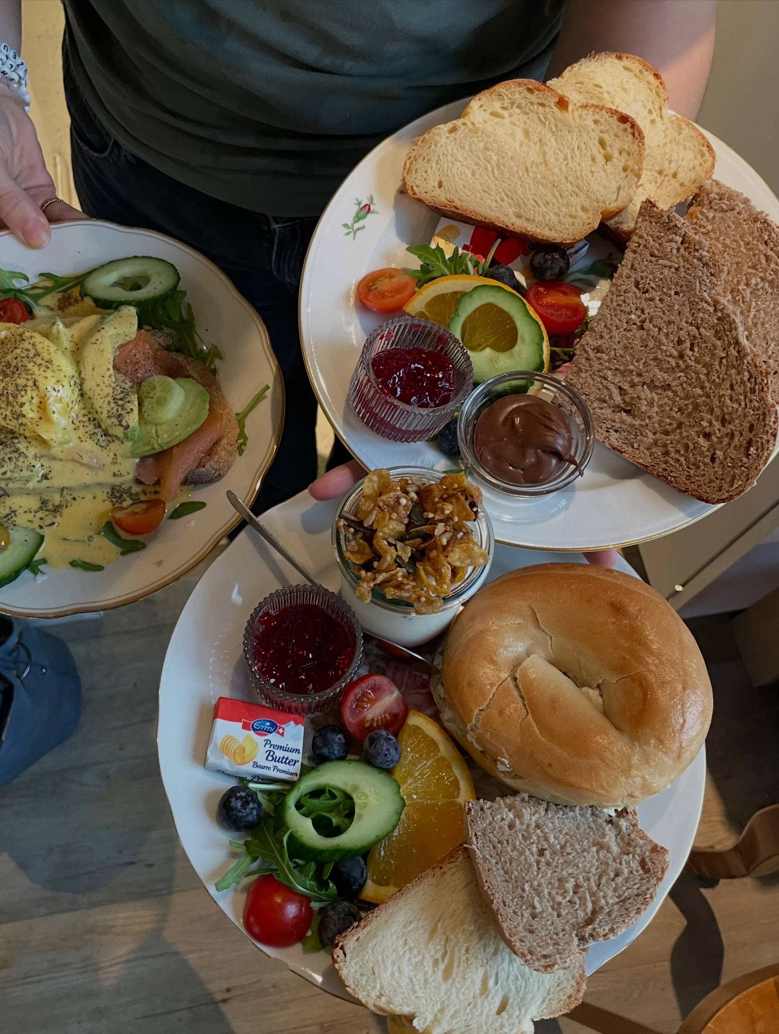 Noch schnell ein Foto, bevor&rsquo;s an den Tisch geht. 🤭📸🍽️