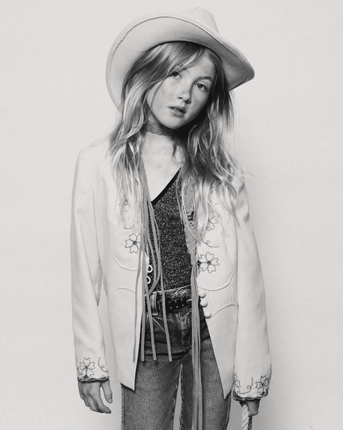 Resized Laura-high.gif