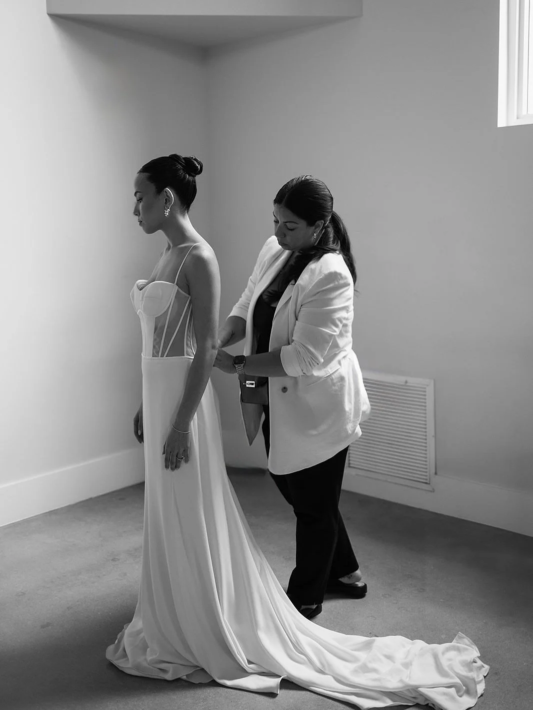 Captured moments in B&amp;W 🎬
A glimpse into my love for designing editorial shoots &mdash; step inside the story, where every detail whispers romance.

I create these moments to capture the stillness and beauty of modern bridal style &mdash; but al