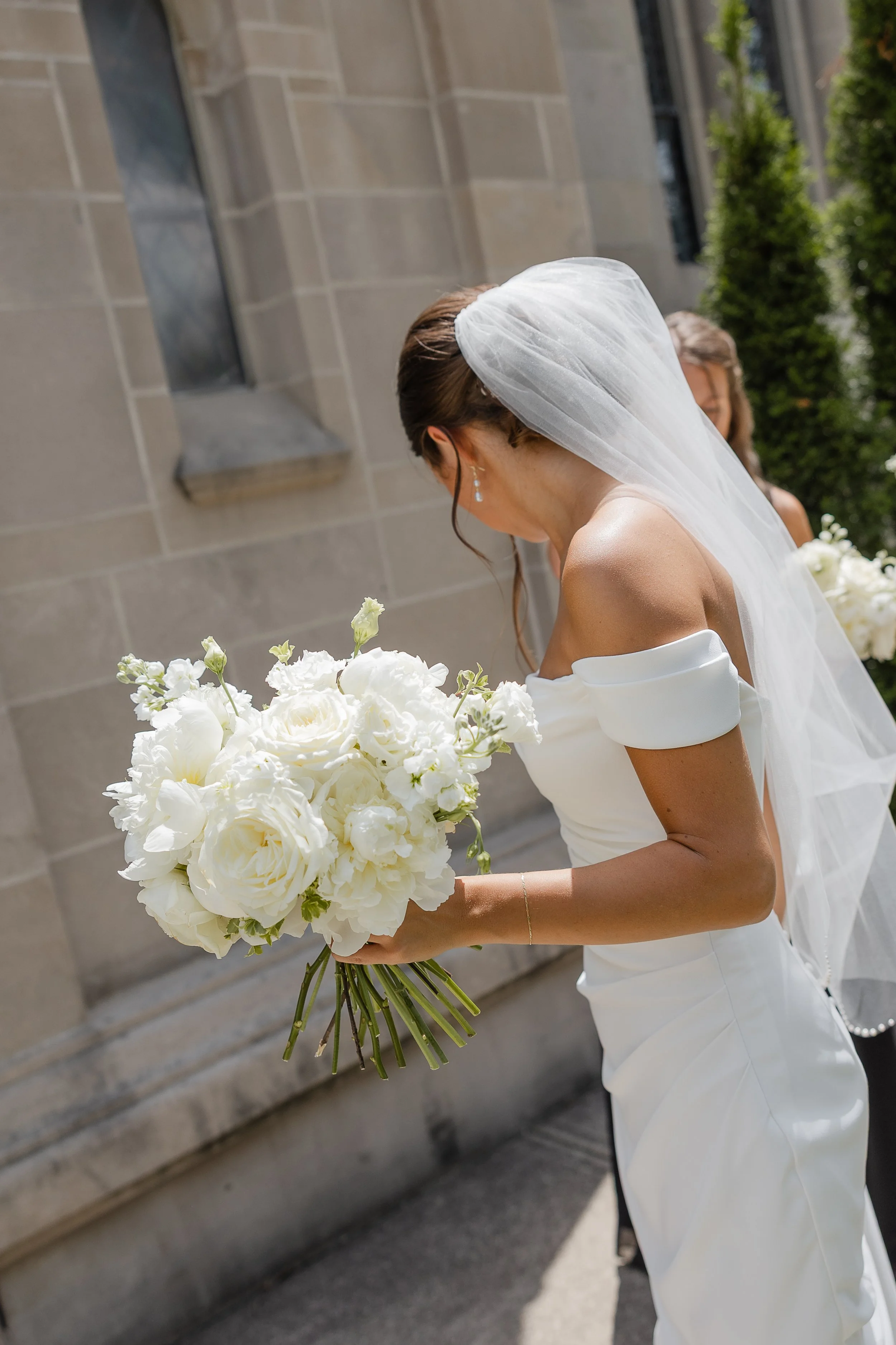 Wedding Planner vs Photographer: Who Should Create and Run Your Wedding Day Timeline?