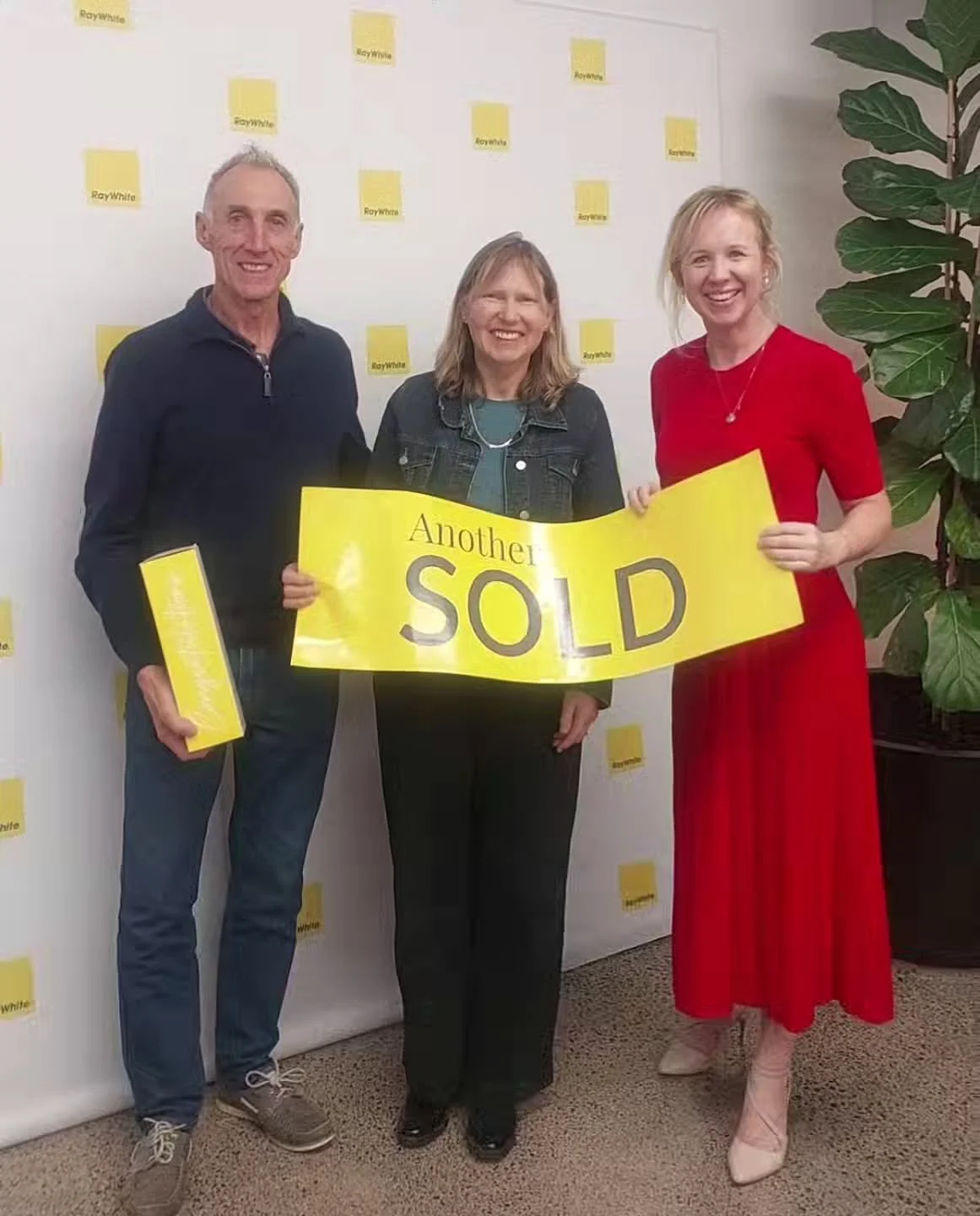 Last night&rsquo;s auction was one to remember &mdash; strong bidding from multiple buyers, happy vendors and a thrilled new owner! 🔨✨
A heartfelt thank you to my wonderful clients for your trust, teamwork, and confidence throughout the campaign. It