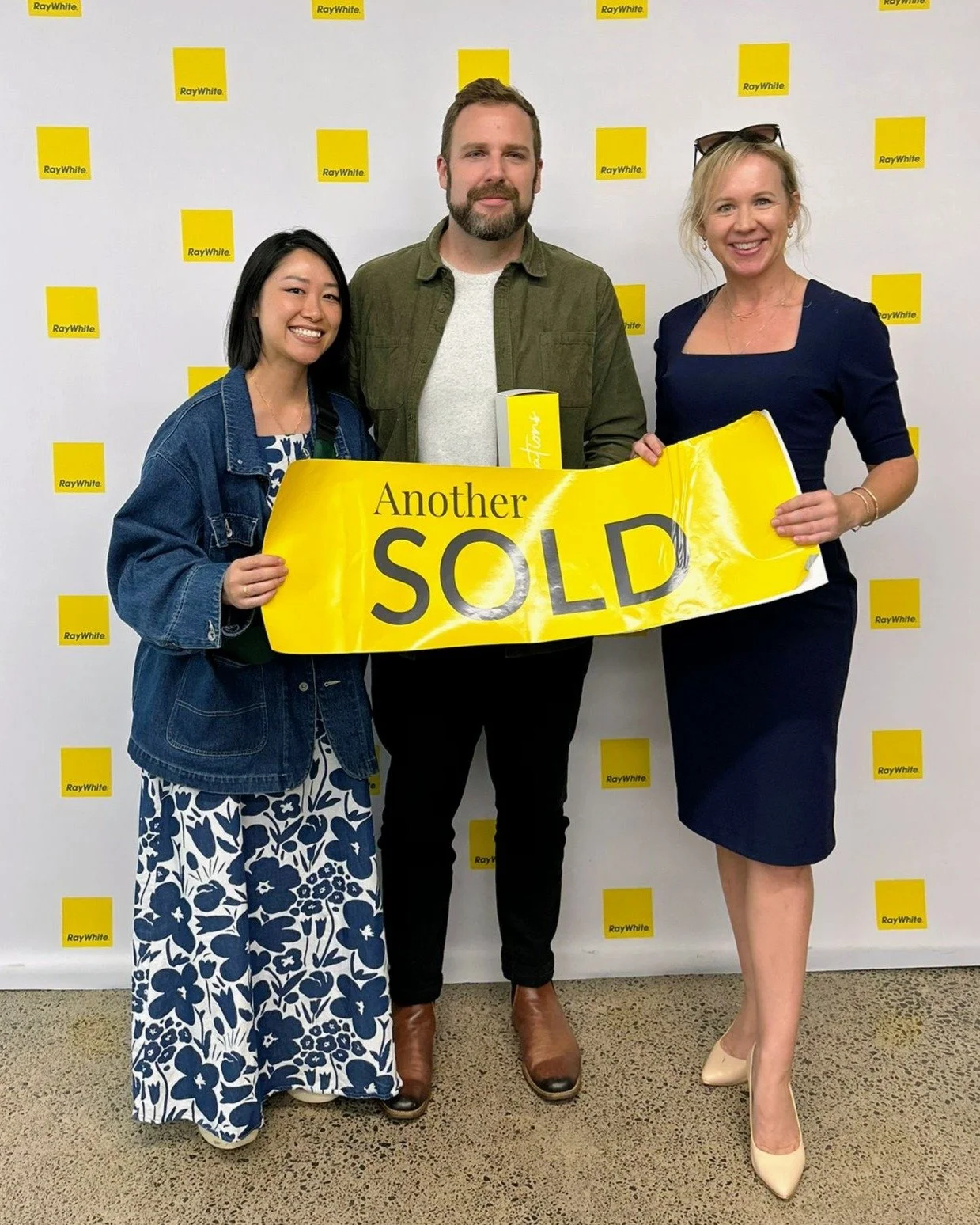 SOLD under the hammer! 🔨

A fantastic result at auction for 2/37 Alexander Ave, Torbay, last night.

Congratulations to our wonderful sellers on a successful campaign, and a big welcome to the lucky new owner who will soon call this place home.

Tha