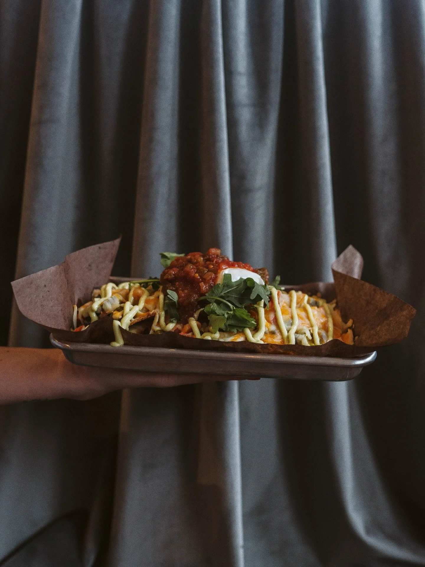 🍀 Flynn&rsquo;s Irish Nachos 🍀
We get asked this all the time: &ldquo;What makes them Irish?&rdquo;

Simple &mdash; we swap the corn chips for potato kettle chips 🇮🇪🥔
Because&hellip; Ireland.