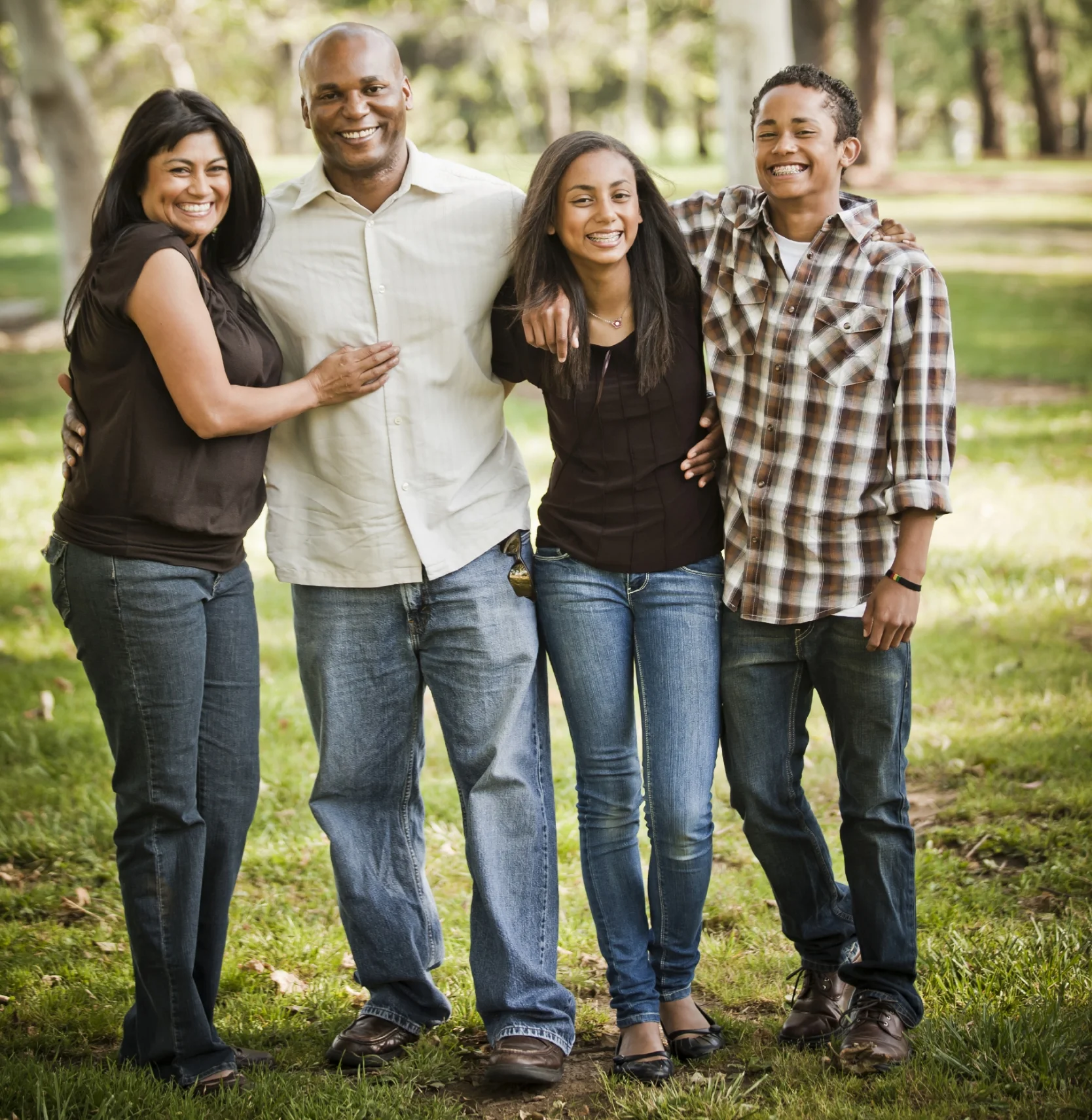 happyfamilyinpark.jpg