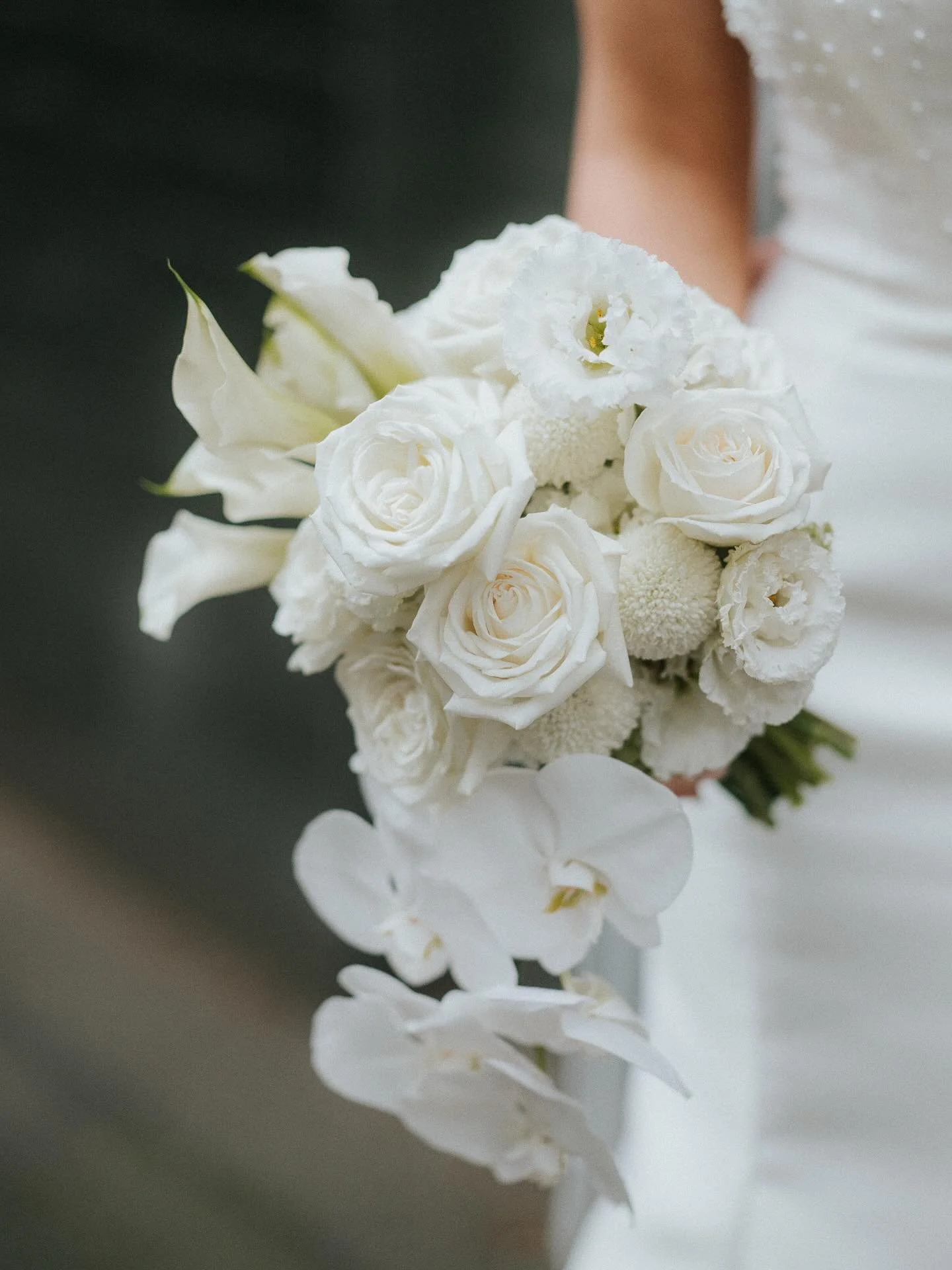 This beauty captured by the talented @hayleyhickmanphotography in all her glory for beautiful Zoe🕊️
Elegant, elevated, memorable flowers. Designed, sourced, treated with love and care and delivered to you on your special day. 
Wedding day memories