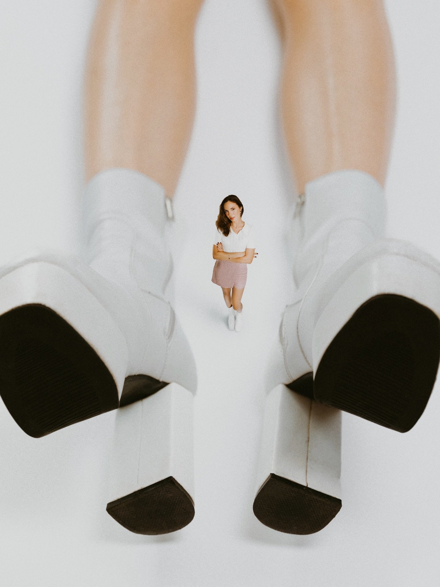 A playful little editorial experiment with @oliviaraq, made in my living room with too much coffee and not enough space. 😂