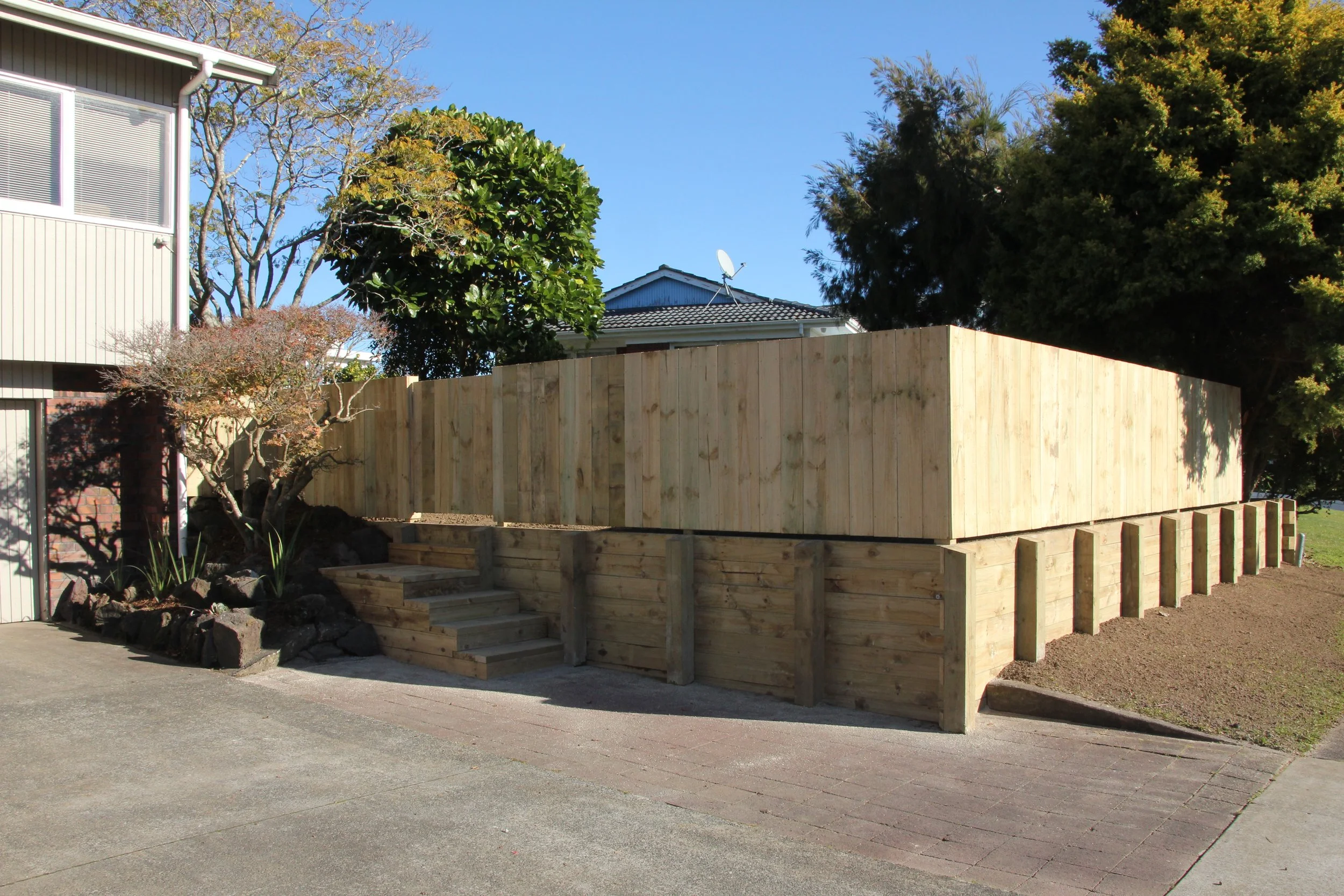 Ace Landscapes 5 - retaining and fencing.JPG