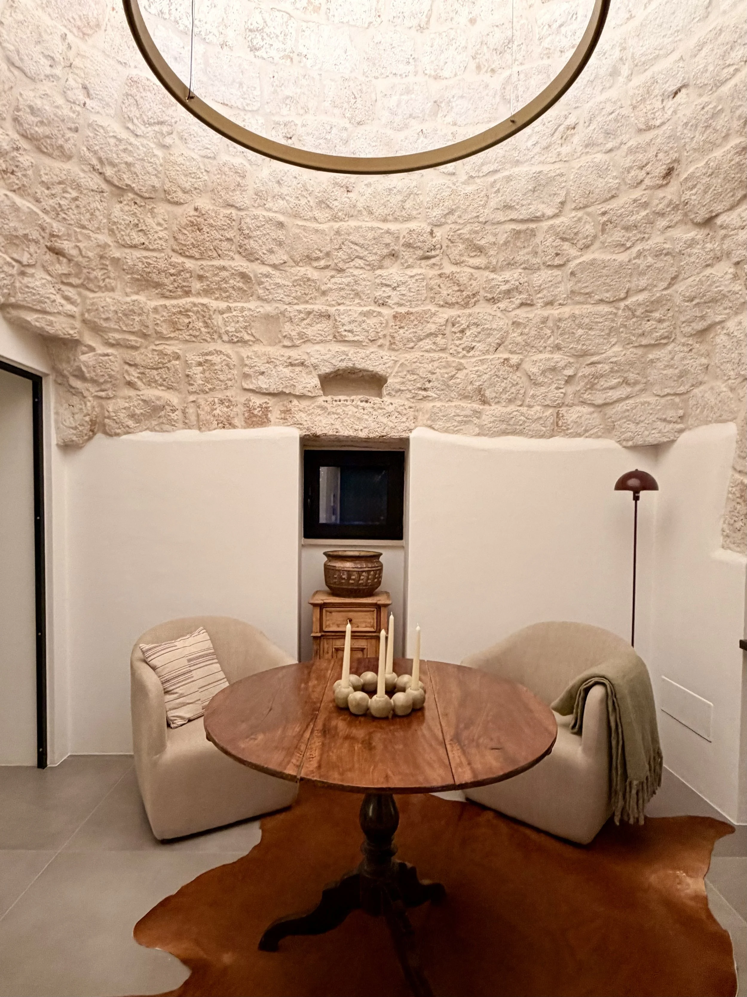 Round dining table under a stone dome at Trullo Ostro