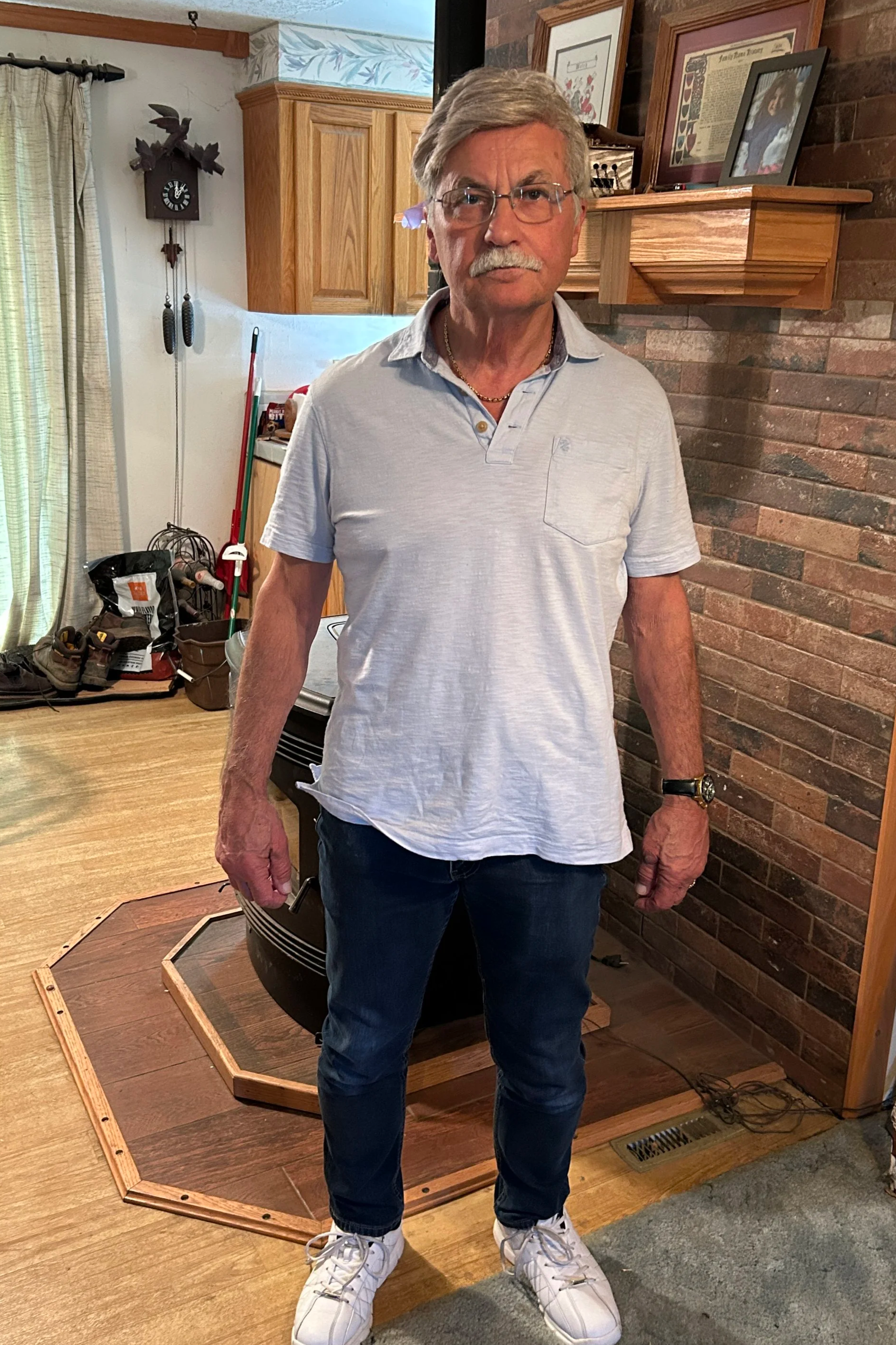 Cross-draw holster concealed under loose shirt