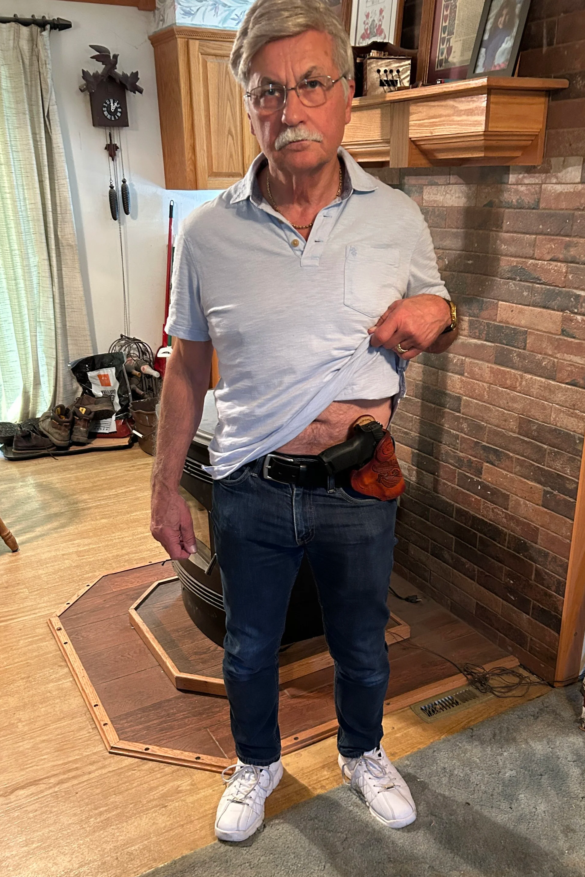 easy access to concealed carry cross-draw custom handmade leather holster