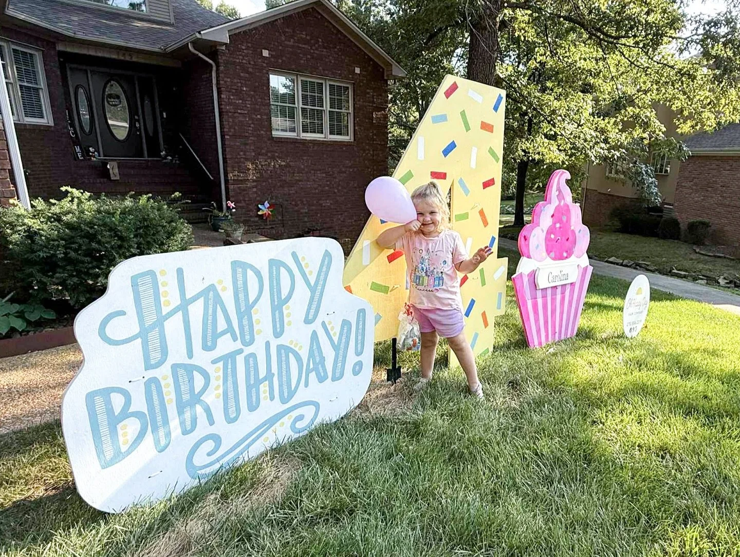 The spunkiest most fun-loving girl turned FOUR yesterday &amp; we had the best time helping celebrate! 

Hands down the best poses we&rsquo;ve ever received! 🥳🧁🥹💛