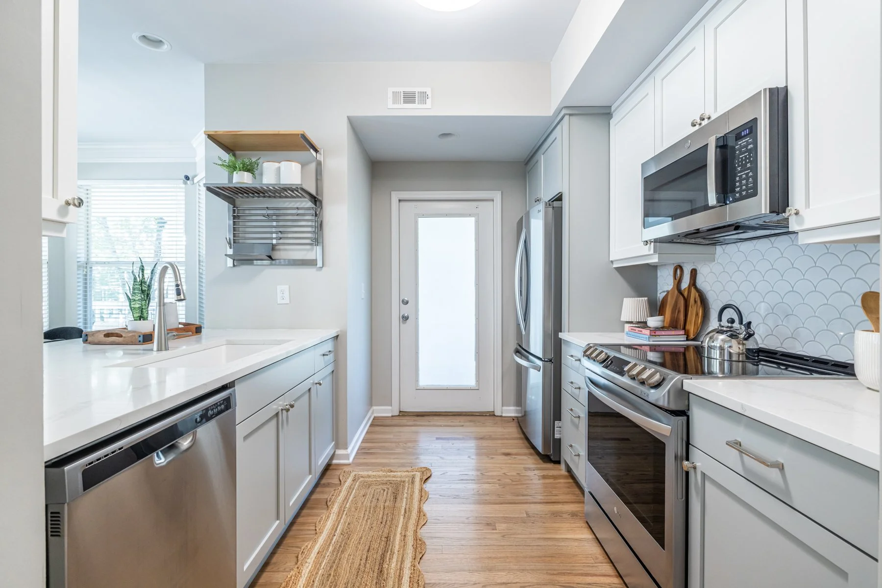 5.5 kitchen3.jpg