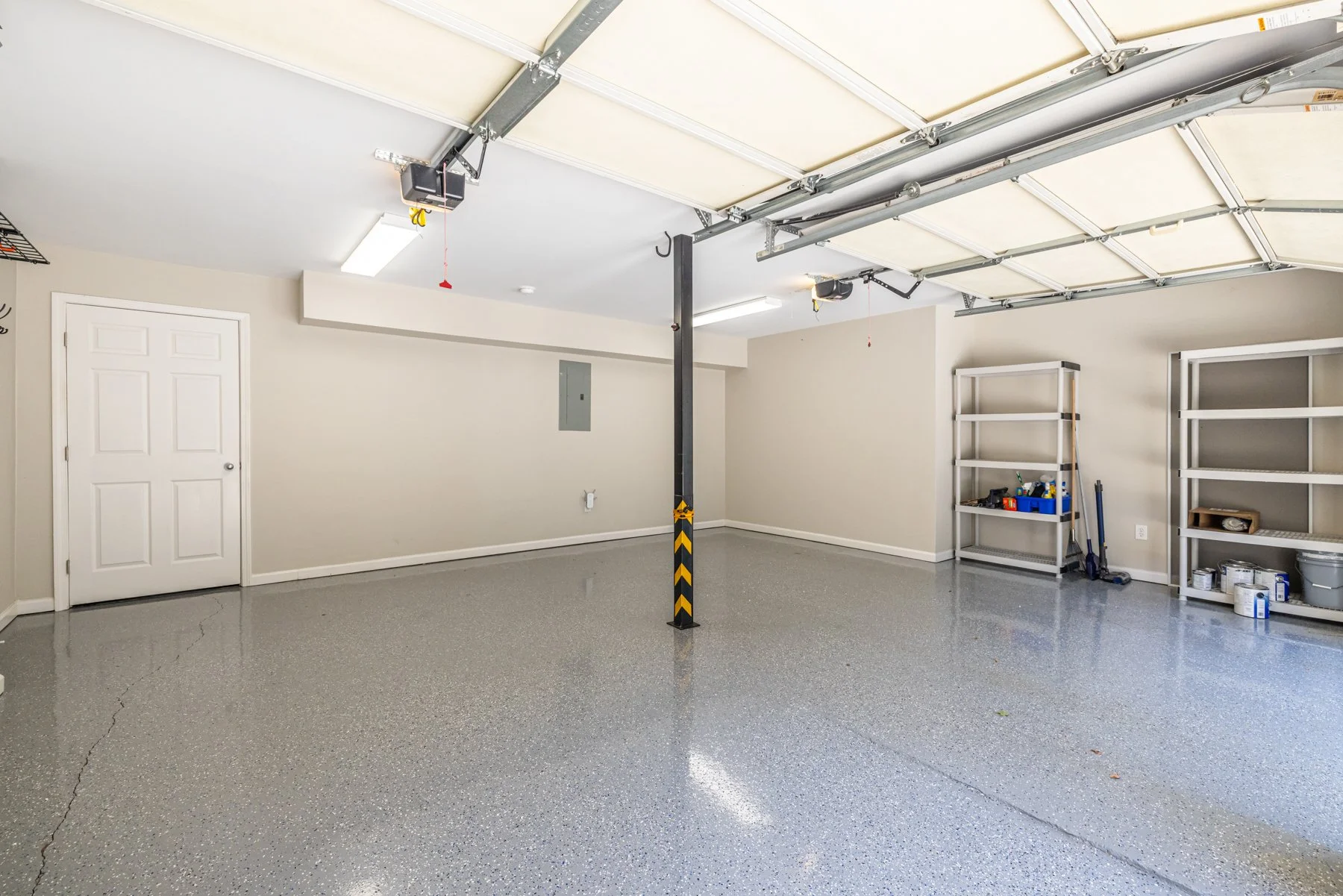 16.1 garage_interior.jpg