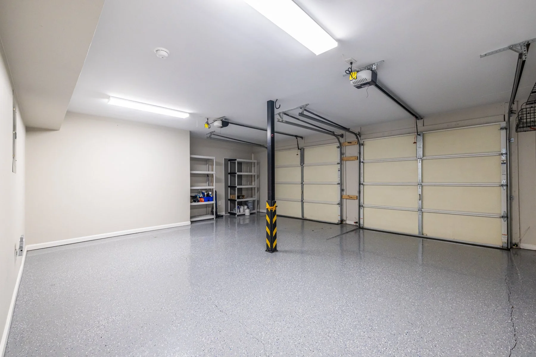 16.2 garage_interior2.jpg