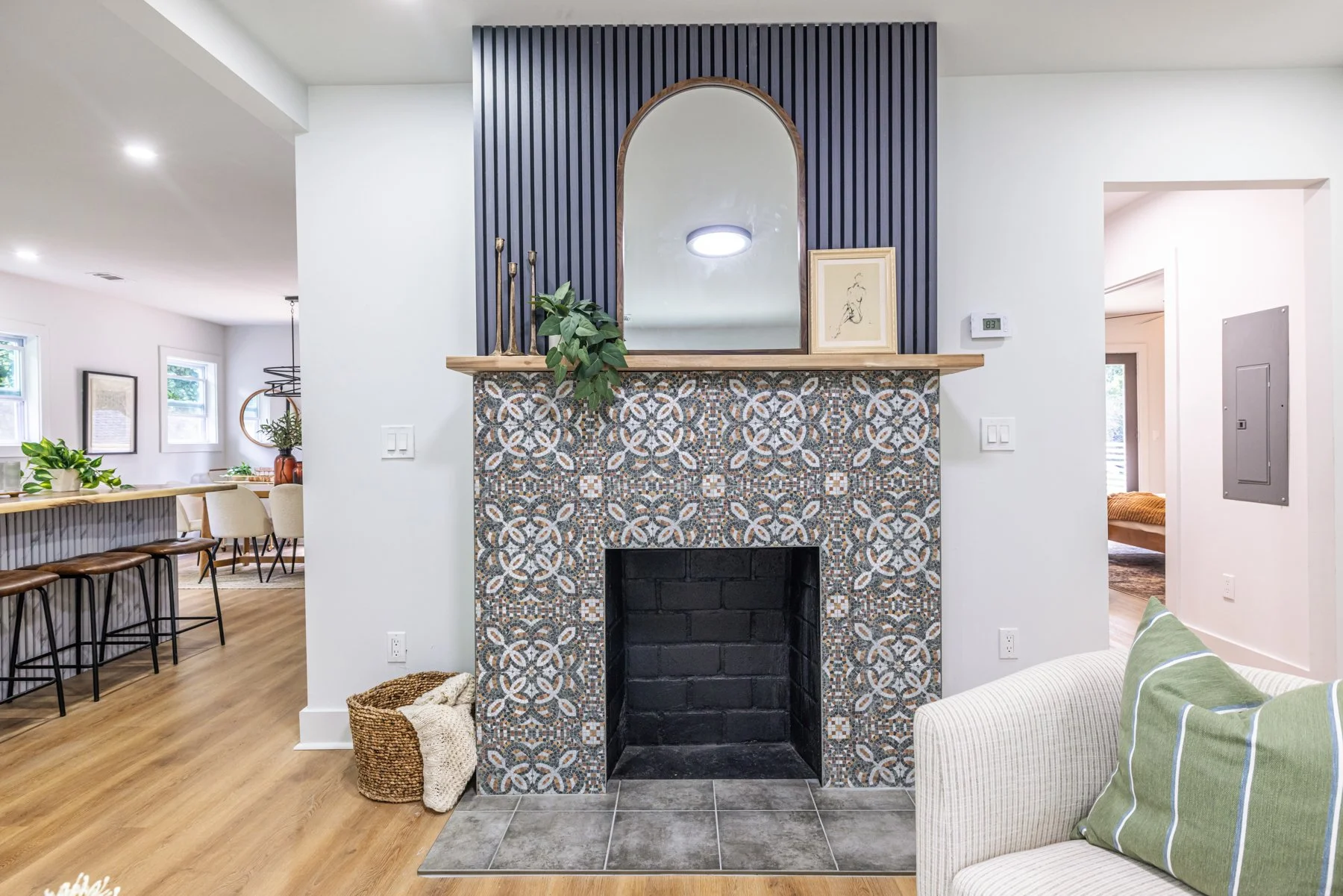 3.6-living_fireplace2.jpg