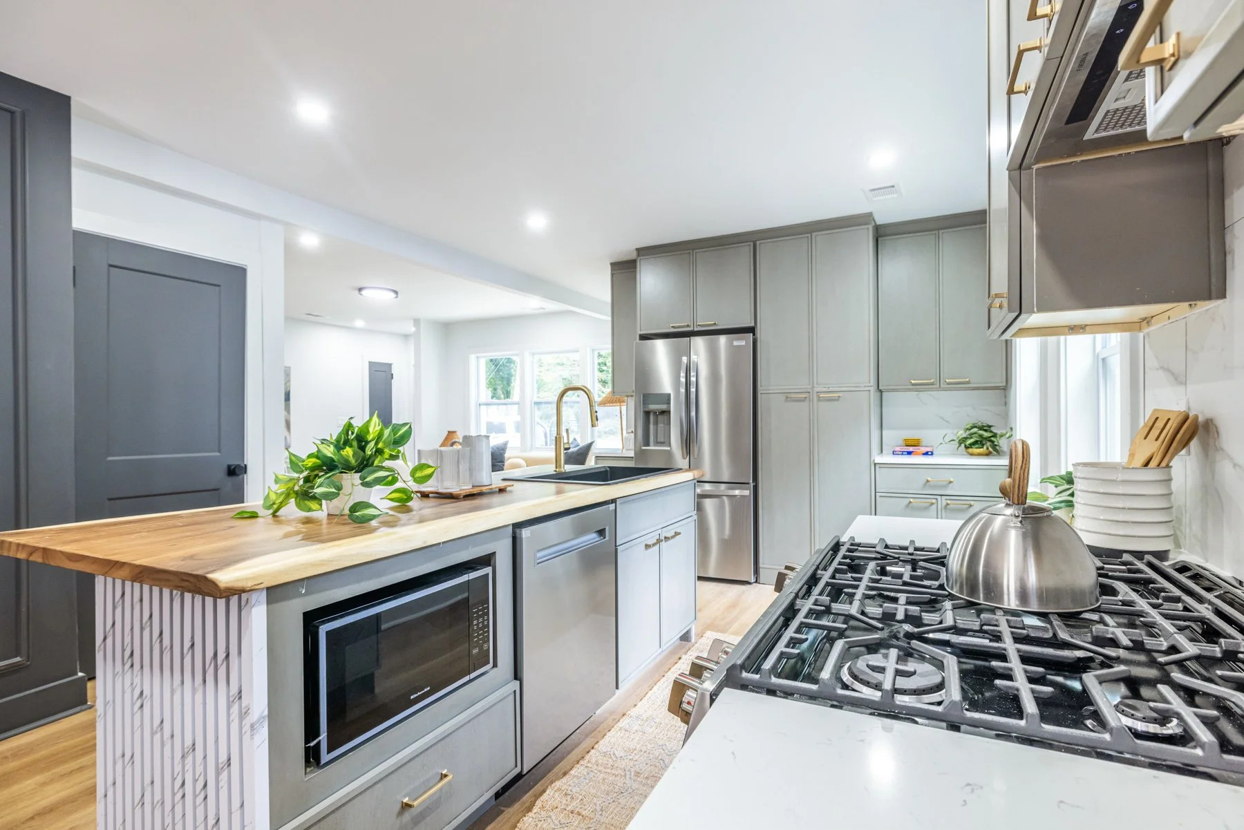 4.3-kitchen3.jpg
