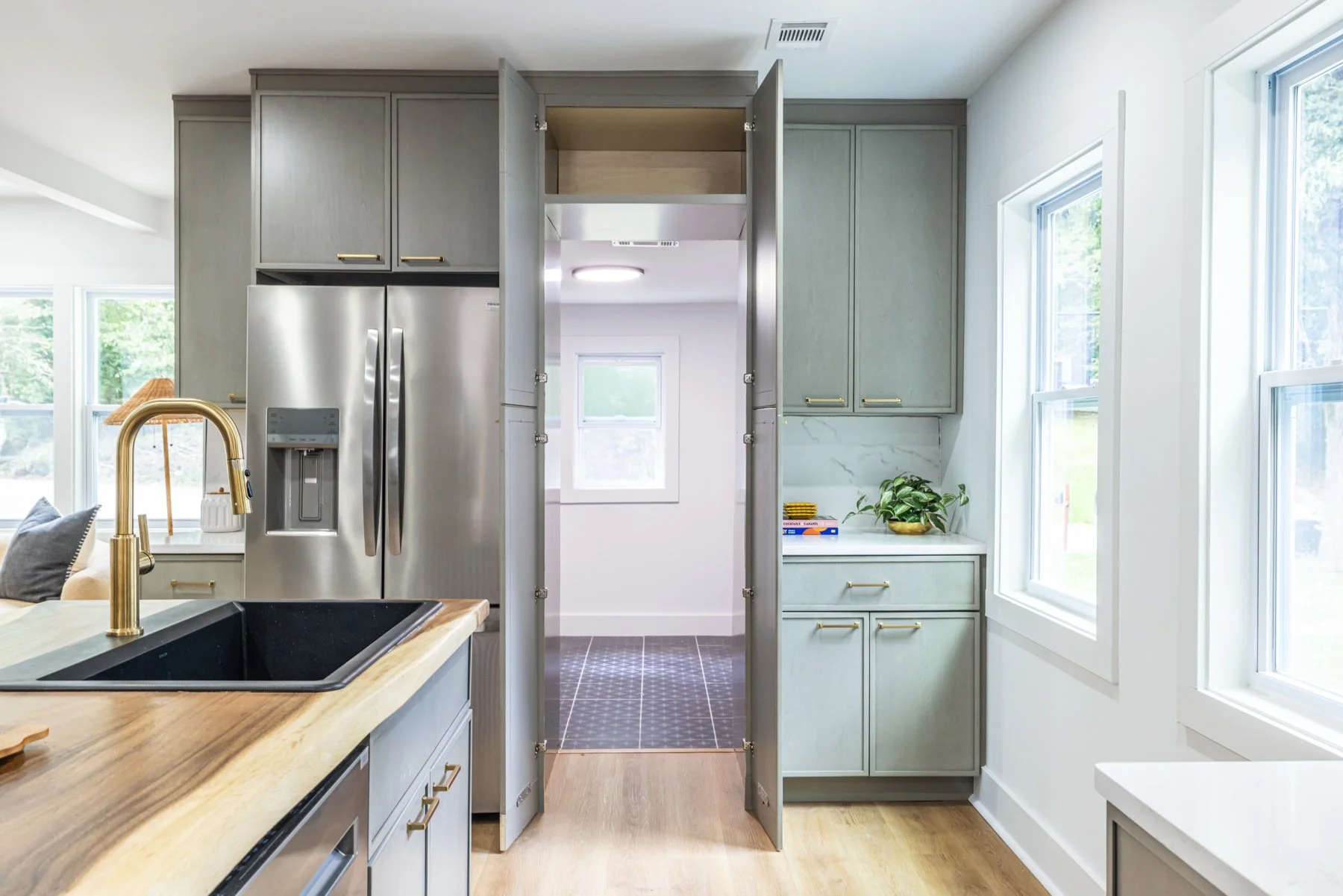 4.9-kitchen_pantry2.jpg