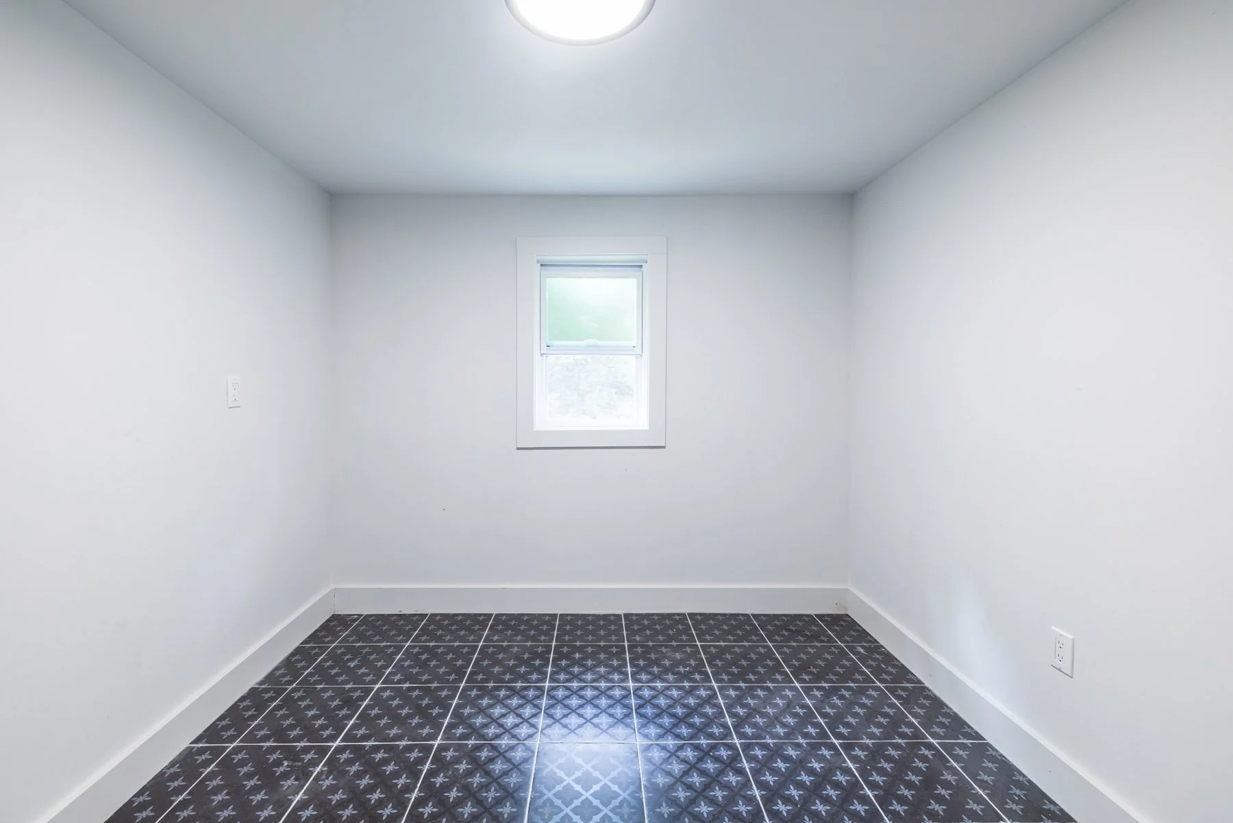 4.9-kitchen_pantry3.jpg
