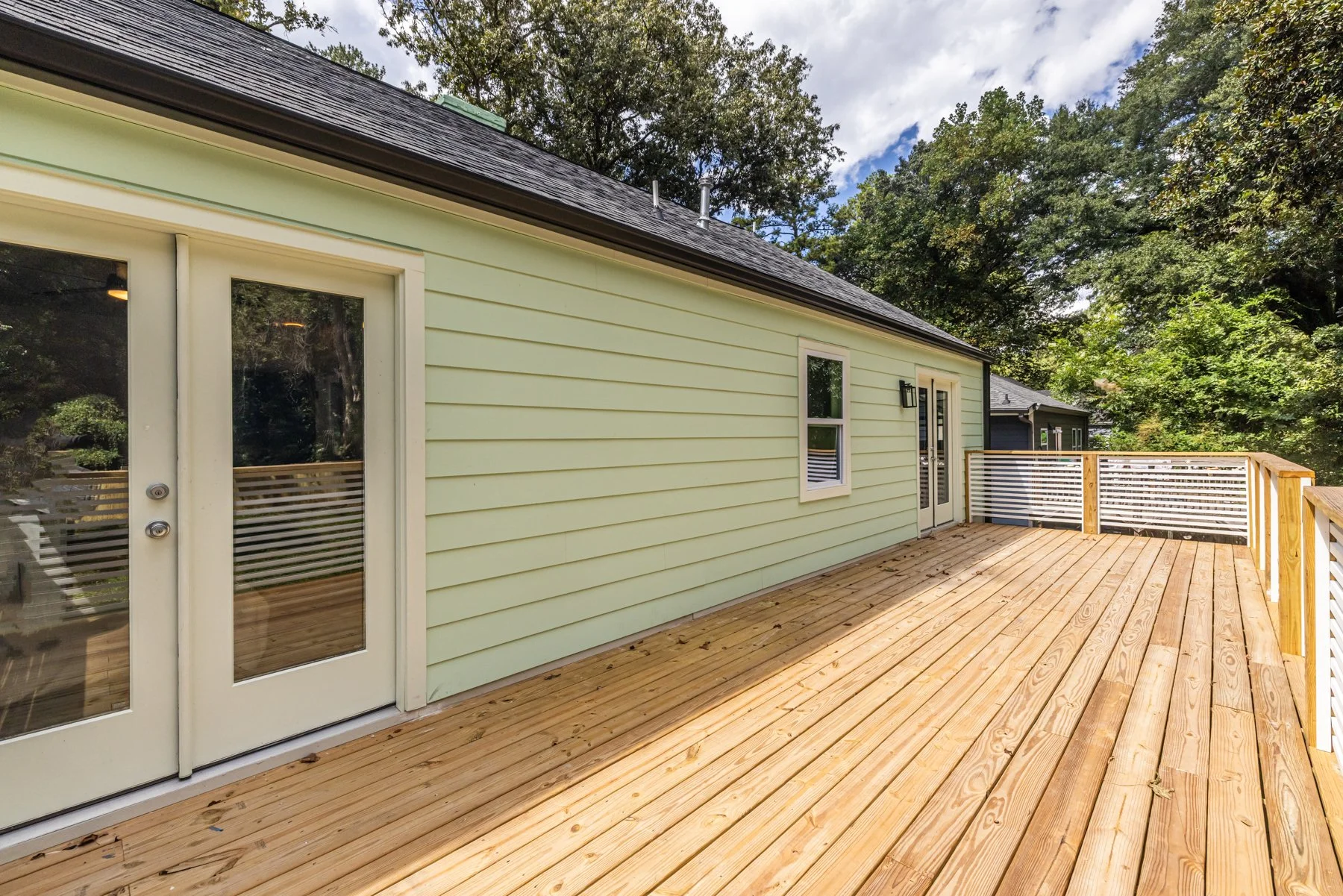 6.6-back_deck3.jpg