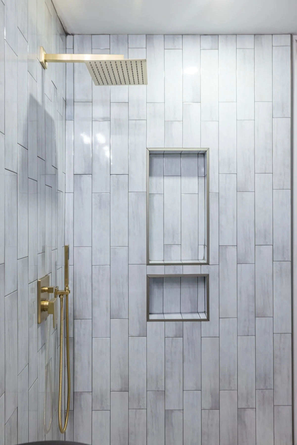 7.9- mbath_shower_detail.jpg