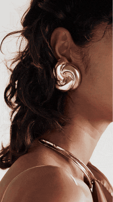 PRODUCT MOMENT STUDIO