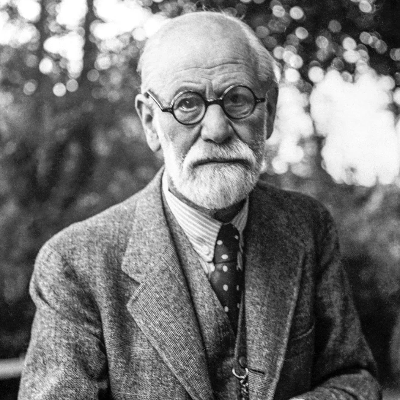 Happy Birthday to SIGMUND FREUD. 🎊

We both share a birthday in May (a day apart)! 

If you haven&rsquo;t listened to episode 1 yet, today is the day to celebrate Golden Siggie. Listen on Spotify, Amazon, Apple or even YouTube! 🎂 

#sigmundfreud #f