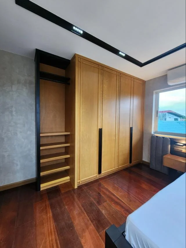 CABINET 3.jpg