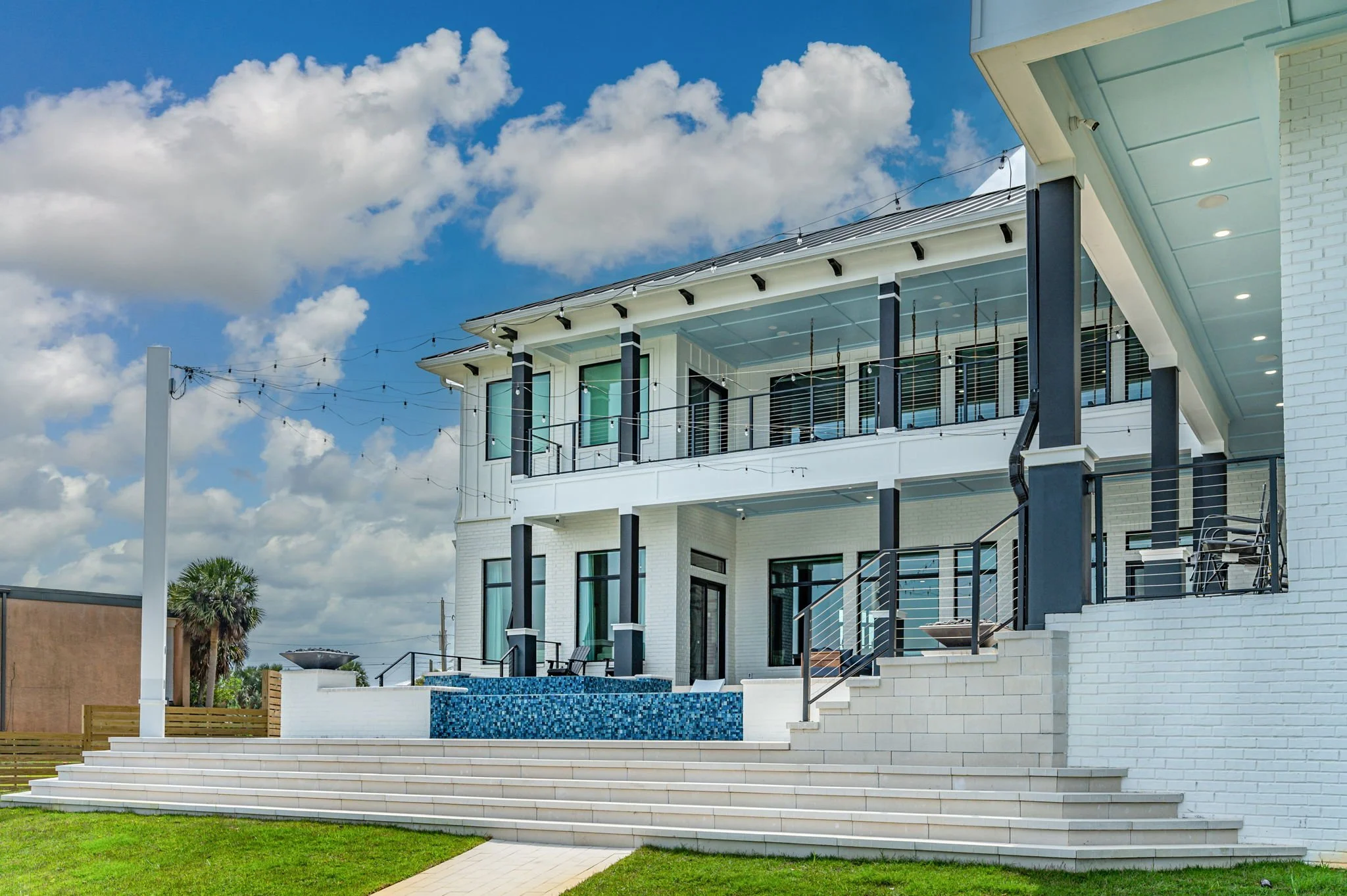 19-web-or-mls-425 Caviar Dr Exterior-19.jpg