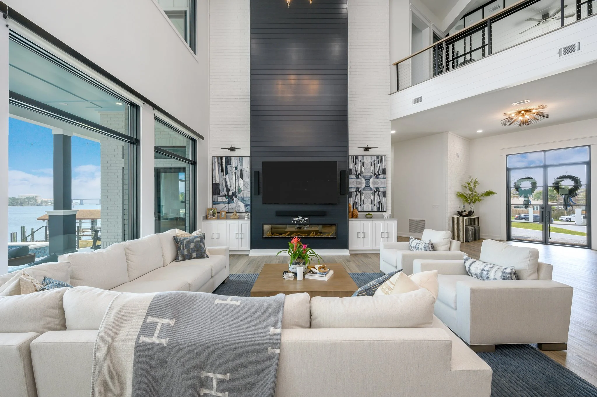 31-web-or-mls-425 Caviar Dr-05.jpg