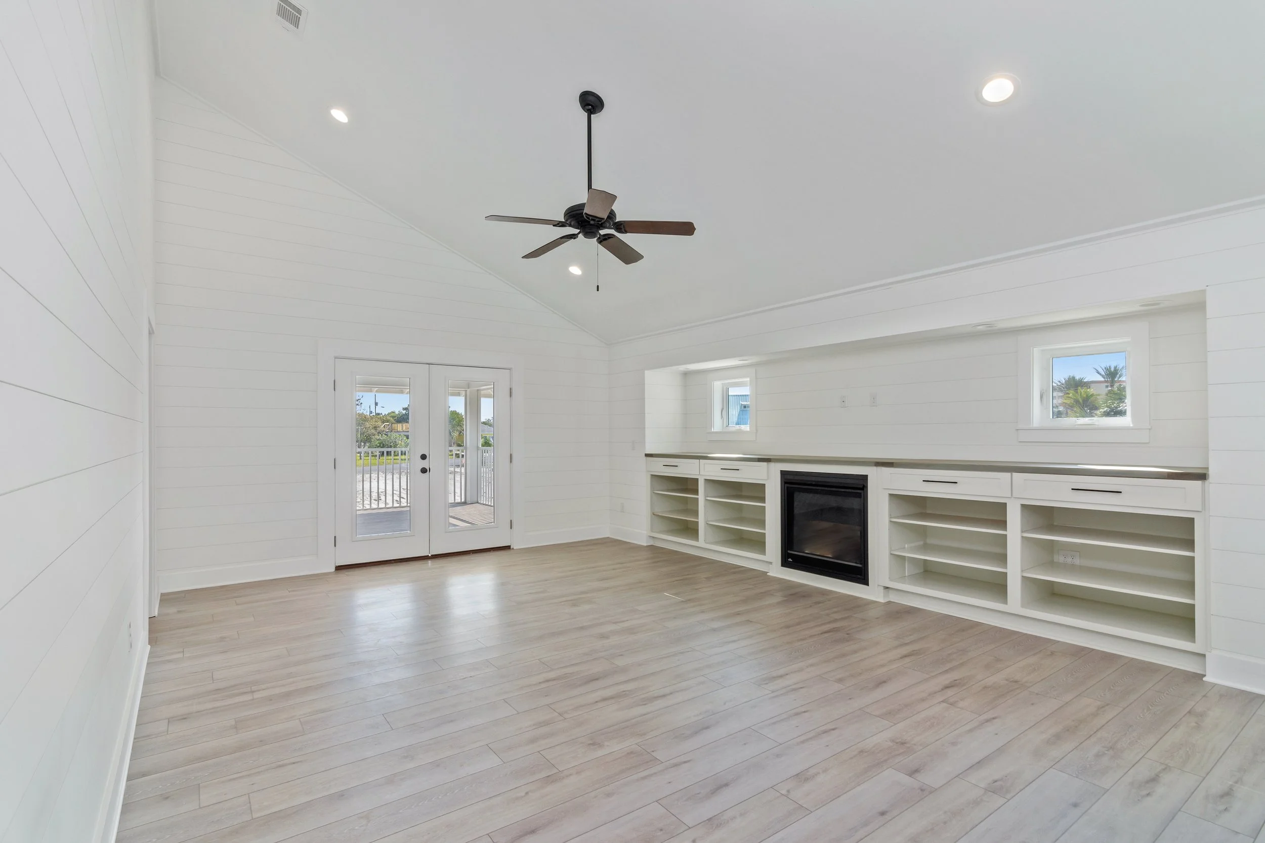 536 Dolphin Ave-04.jpg
