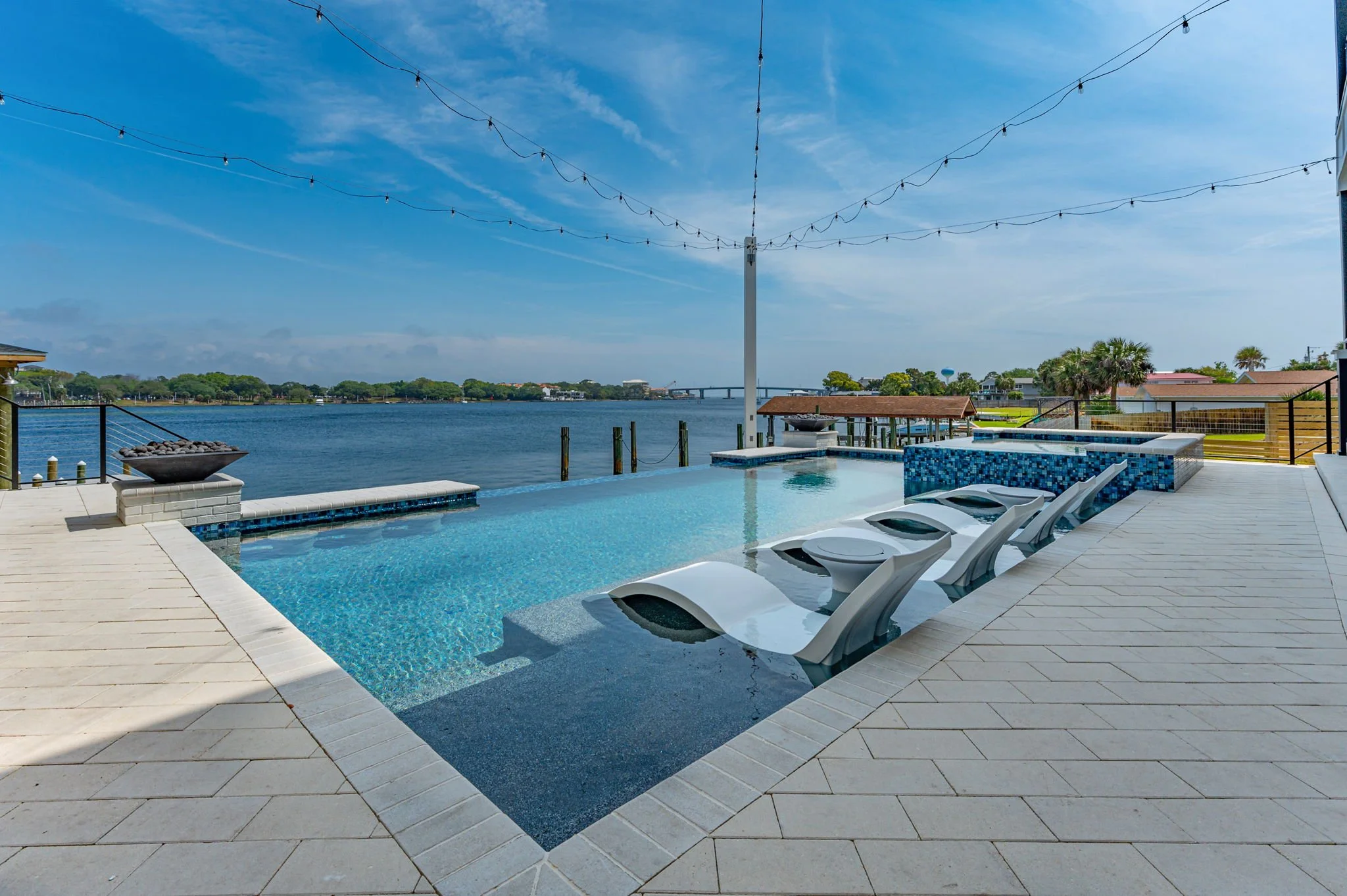 9-web-or-mls-425 Caviar Dr Exterior-9.jpg