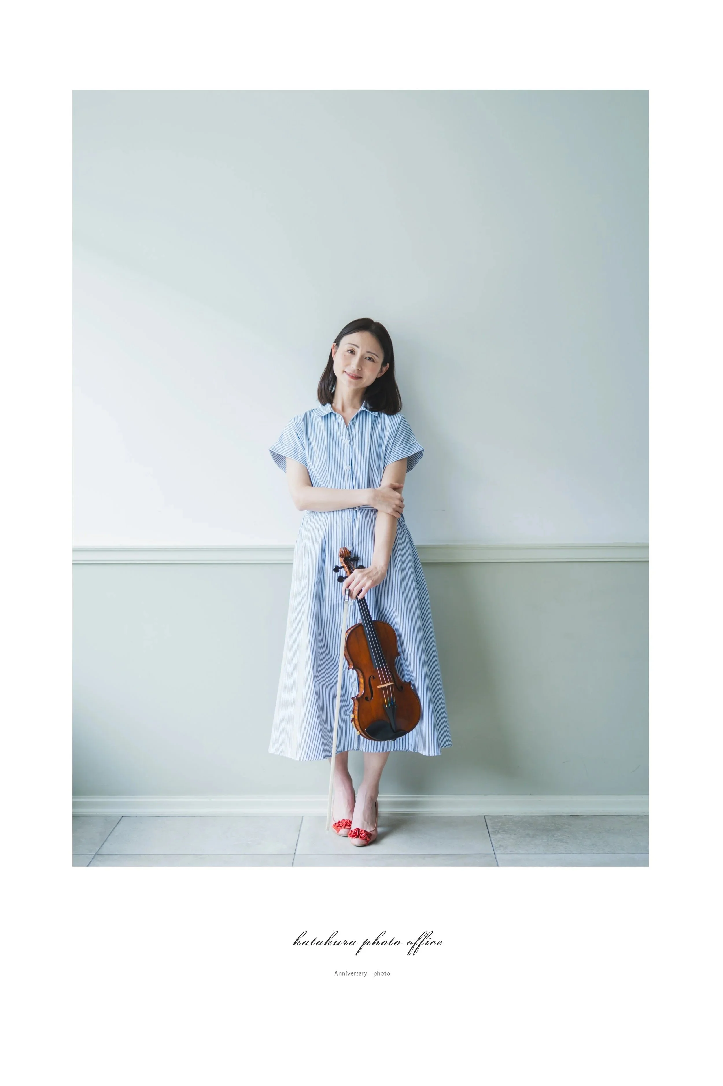 Violinist and educator Eriko Tsuji standing with her violin