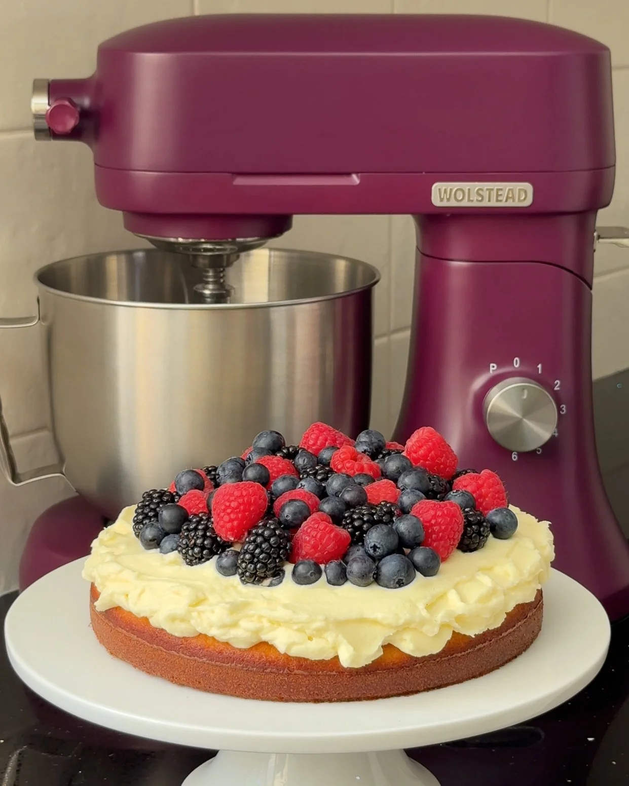 Wolstead_PaletteStandMixerMulberry_Static_InUse2_45_20260325.jpg