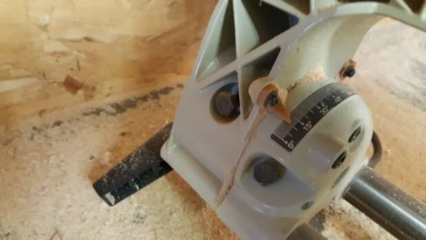 Set saw bevel to 10 degrees