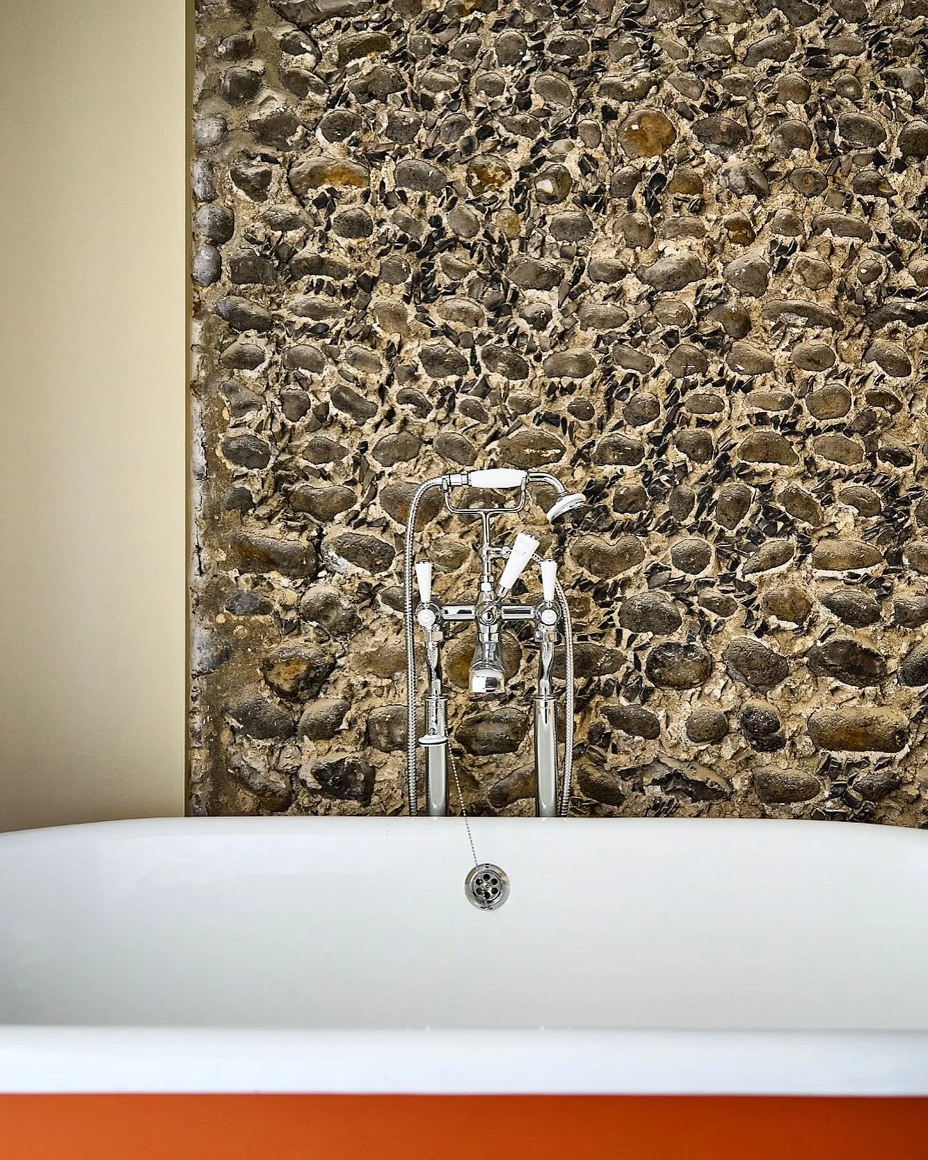 Soak, unwind, and take in a piece of Norfolk&rsquo;s story @themaltingsweybourne. 

The Maltings&rsquo; brings the beauty of the local flint indoors - timeless, tactile, and full of character🛁

📸 by @davidloftus 

#north #norfolk #flint #stone #tra