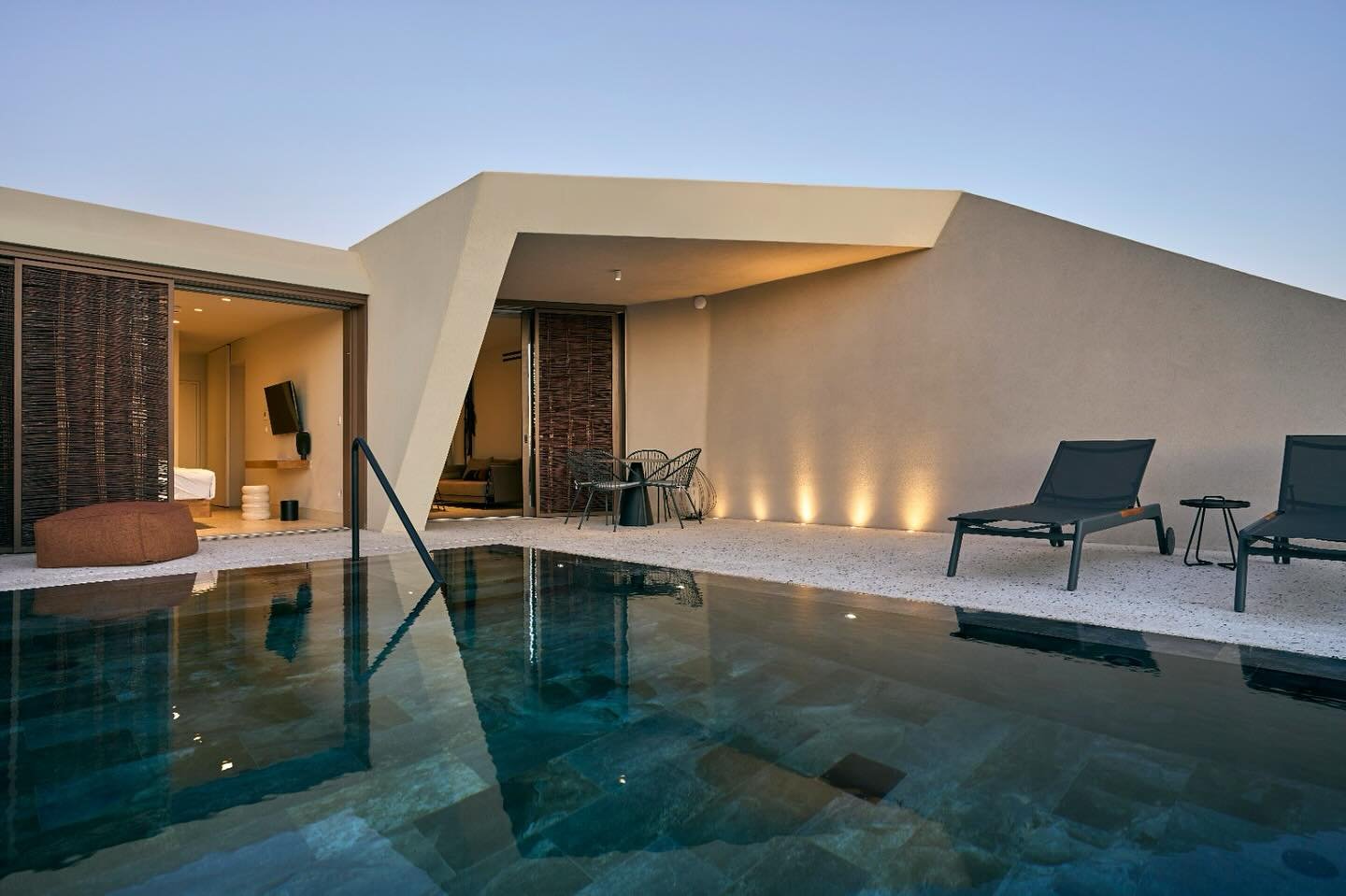 At NOŪS it&rsquo;s all about seclusion, privacy and relaxation. Guests can indulge in their own suite-side pools and truly take a breath @nous_santorini 

#seclusion #luxury #travel #santorini #greece