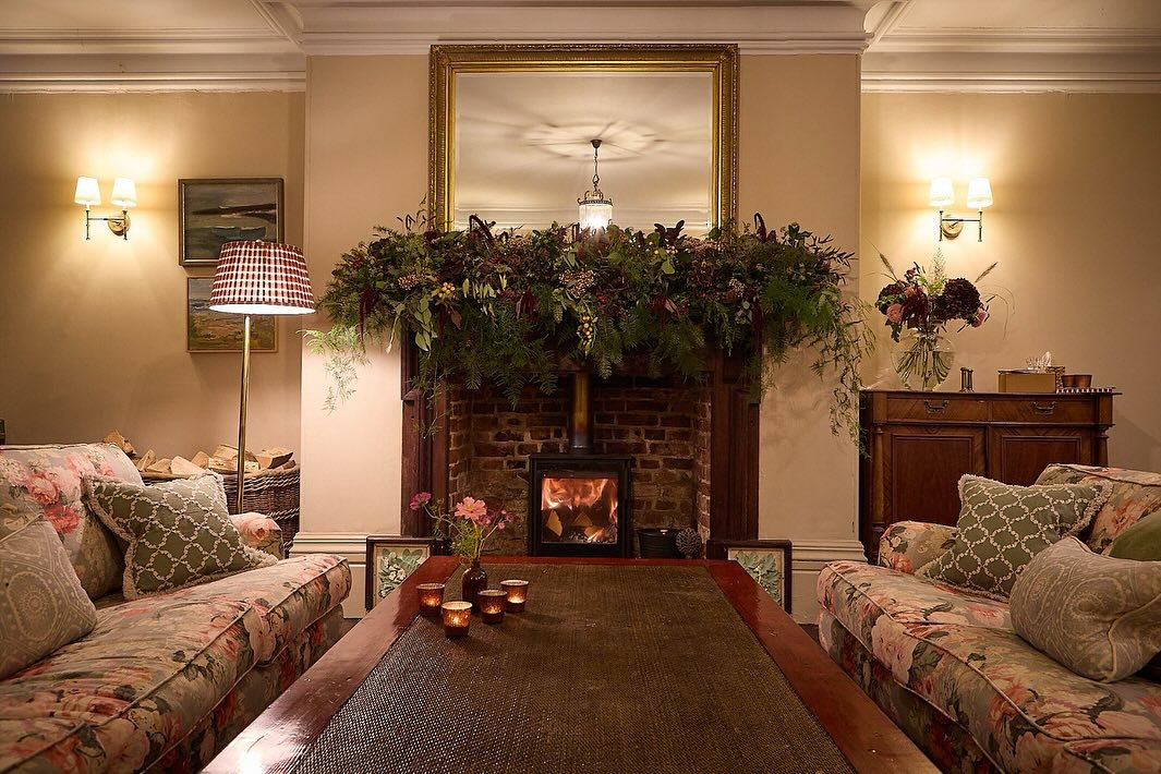Festive season at The Maltings is just glorious with the warming fires in the lounge, glittering decorations everywhere and its coastal location perfect for wintery wanders🎄
@themaltingsweybourne 

#festive #christmas #getaway #luxury #travel