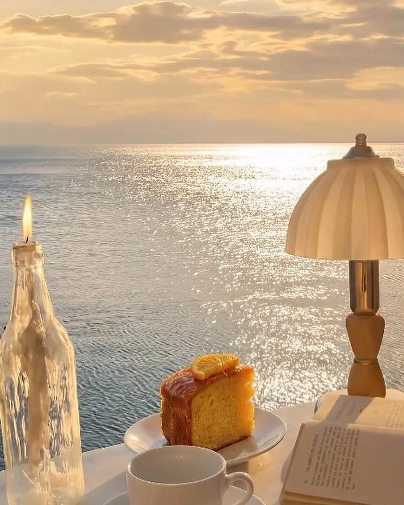 The weekend is upon us, time to slow down and unwind&hellip;preferably somewhere like this🕯️

#destress #mediterranean #luxury #travel