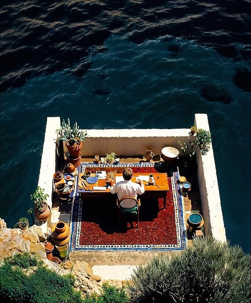 Happy Monday! Wishing we were working from here this week&hellip;the ultimate work from home set up🌞

#workfromhome #travel #hot #luxury