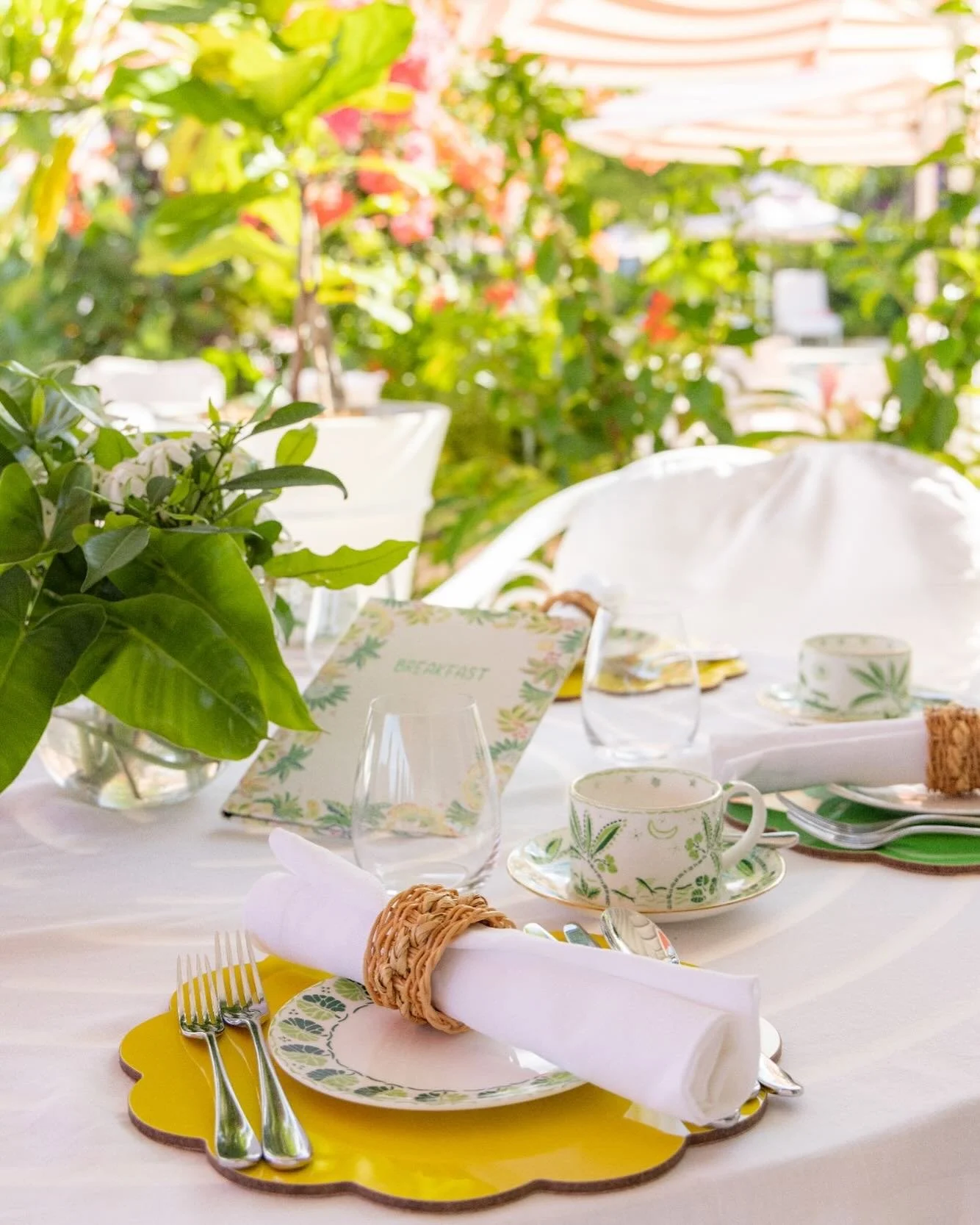 Every detail at Cobblers Cove is thoughtfully considered, from the woven napkin rings to the signature china, all is designed to delight🍨
@cobblerscovehotel 

#caribbean #barbados #luxury #travel