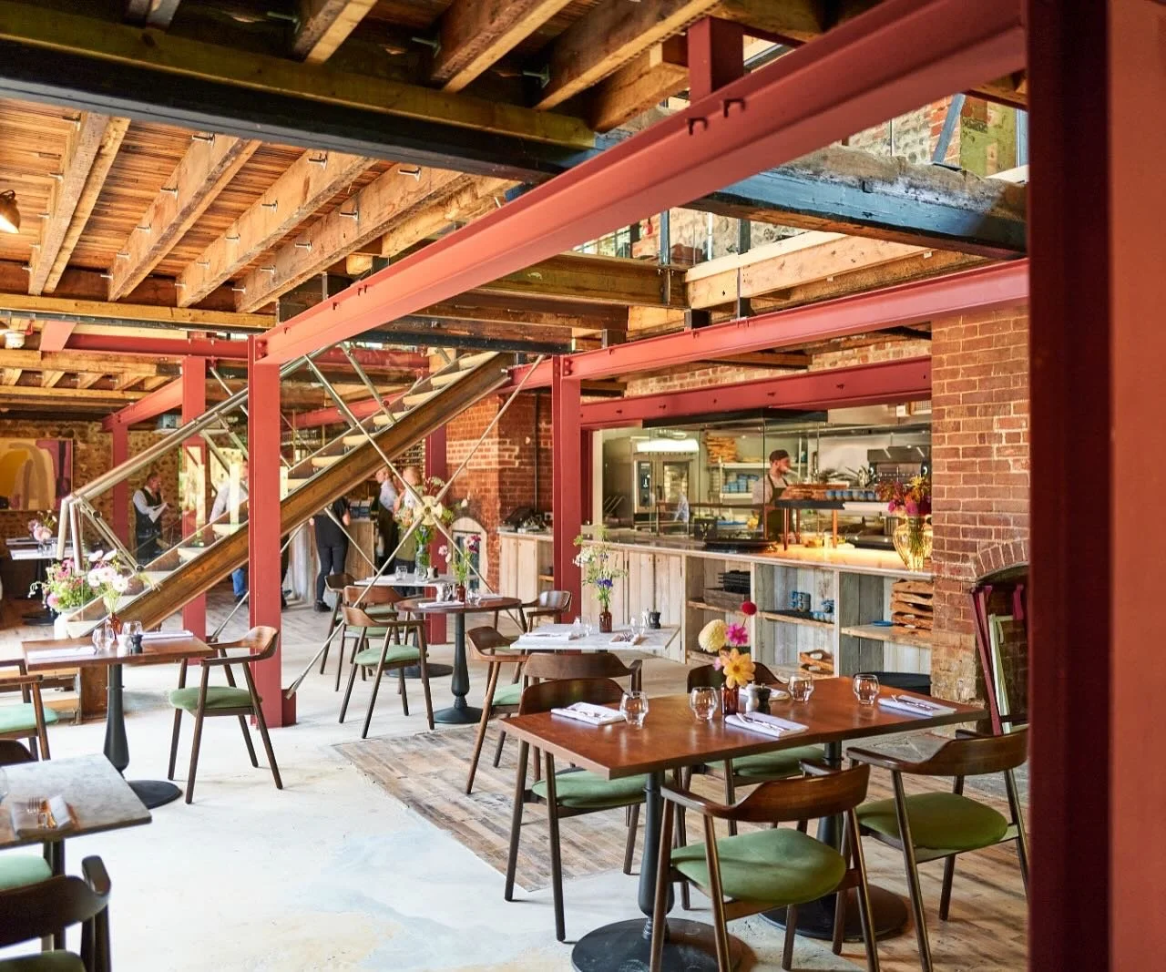 Set within The Maltings, The Grain Store pairs striking architecture with a lively, open-kitchen atmosphere - creating the perfect dining experience🍴
@themaltingsweybourne 
📸 by @davidloftus 

#north #norfolk #dining #food