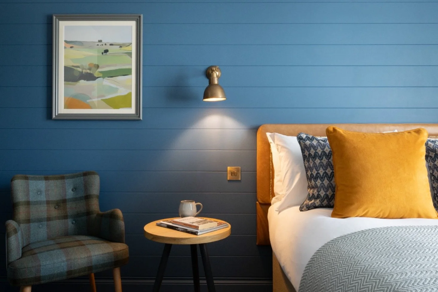 Since the grand opening, guests have been settling into Bernwood Park&rsquo;s beautiful rooms full of warm colours, soft textures and plenty of character📖☕️

@bernwoodparkhotel 

#bernwoodpark #bicester #golf