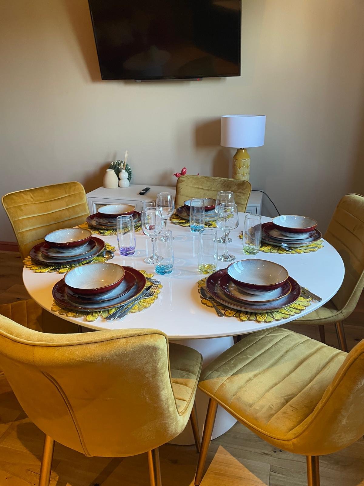 The First Five Minutes Decide the Review