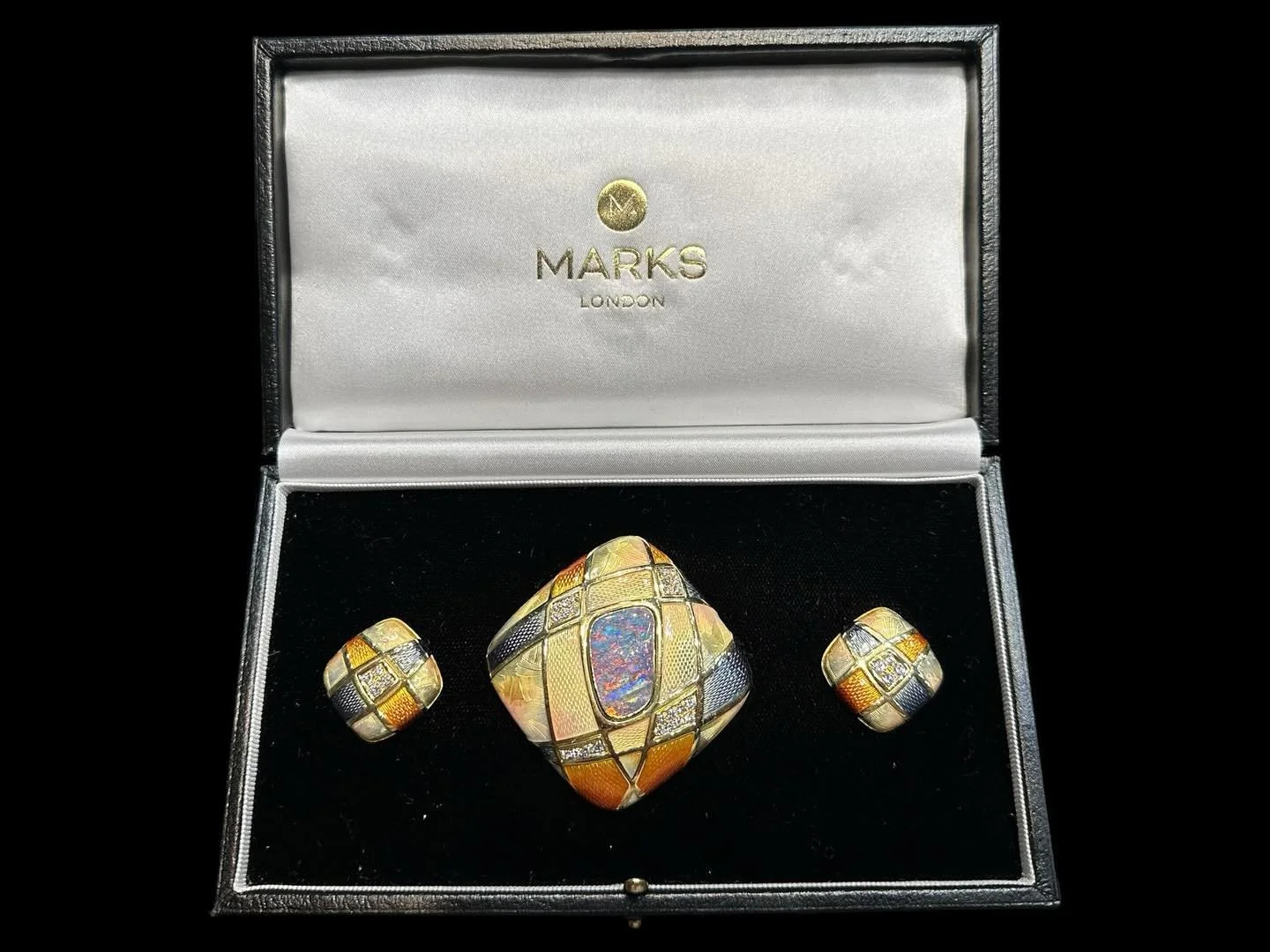 Check out our fresh  new re-brand in action with this bespoke handmade fitted box, providing an additional layer of luxury to this beautiful Brooch &amp; Earring suite by De Vroomen. Keep your eyes peeled 👀 for the launch of our new website soon..