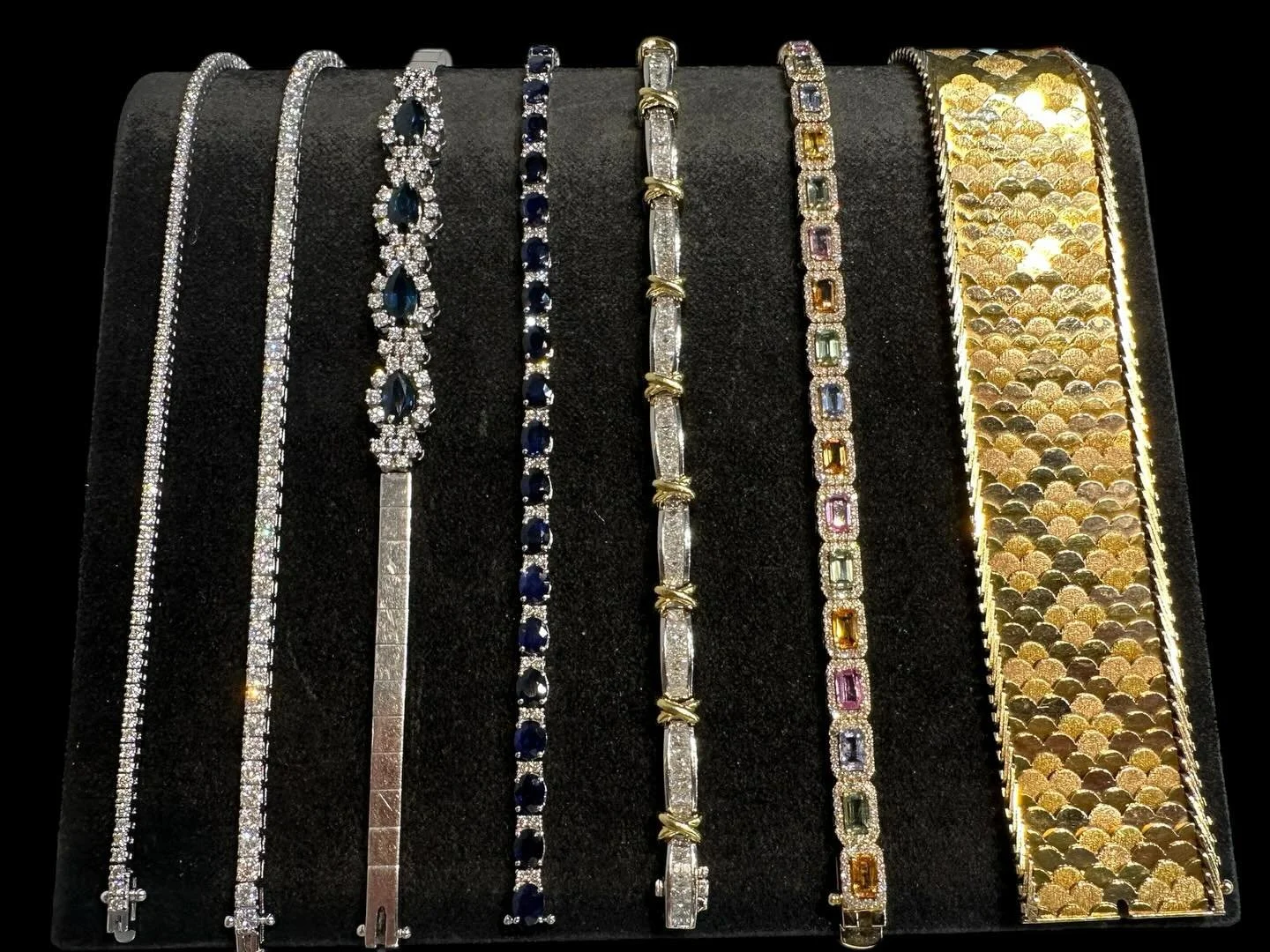 ✨ Vintage Glamour, Timeless Sparkle ✨
Step into the elegance of a bygone era with our exquisite collection of vintage bracelets, now available at our boutique in Grays Antiques. From dazzling diamonds to rich sapphires, vibrant gemstones to bold gold