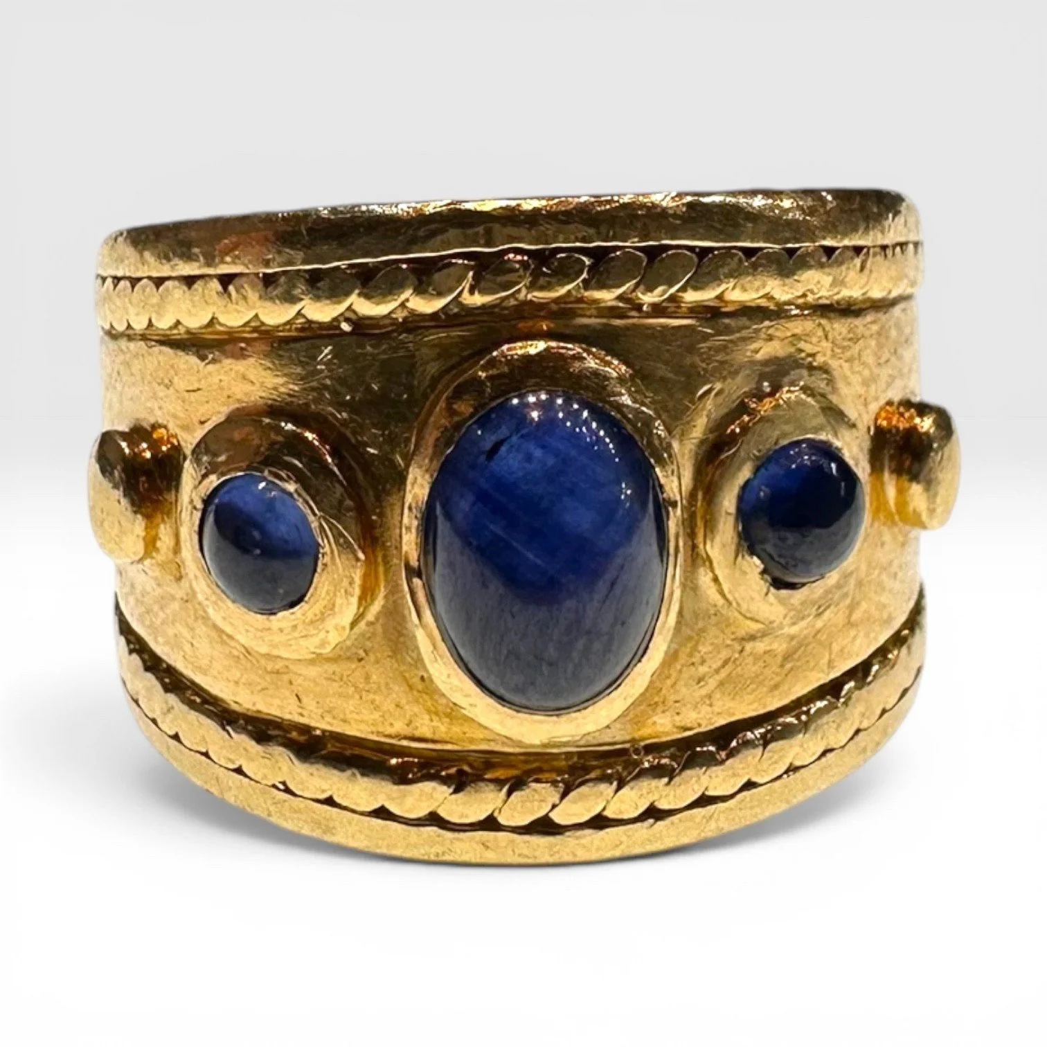 Vintage Etruscan Revival Natural Sapphire Ring in 18k Yellow Gold, Hallmarked 1970