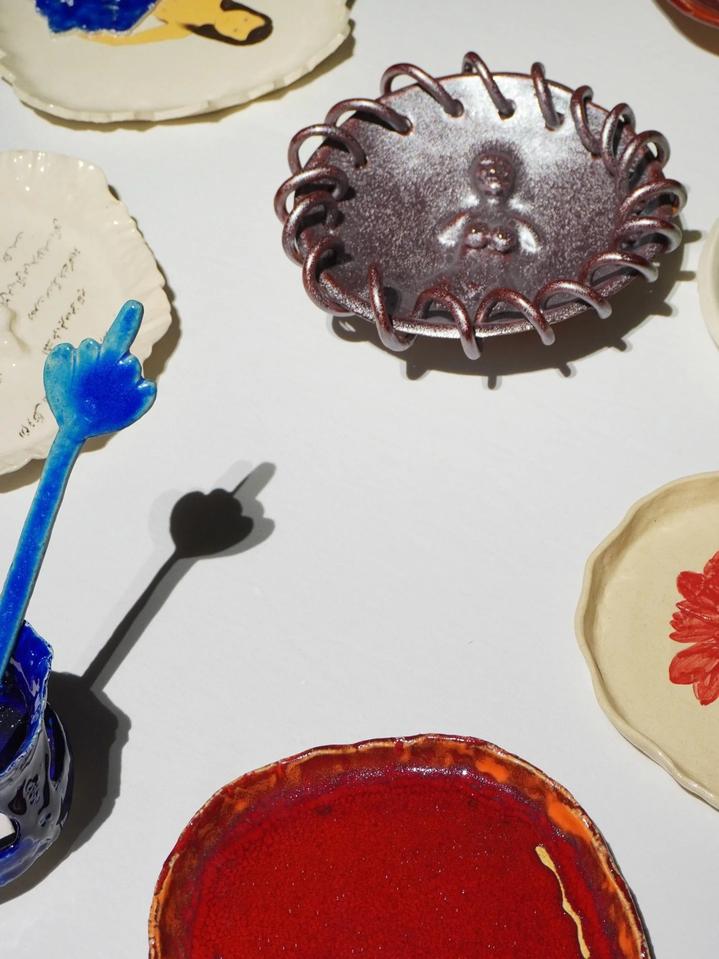 D&eacute;tails d&rsquo;exposition. 

🌏 &laquo;&nbsp;l&rsquo;Origine de l&rsquo;univers&nbsp;&raquo; de @kubra.khademi 
📍au @confortmoderne avec @mathe.madeleine 

📸 @toinetavio