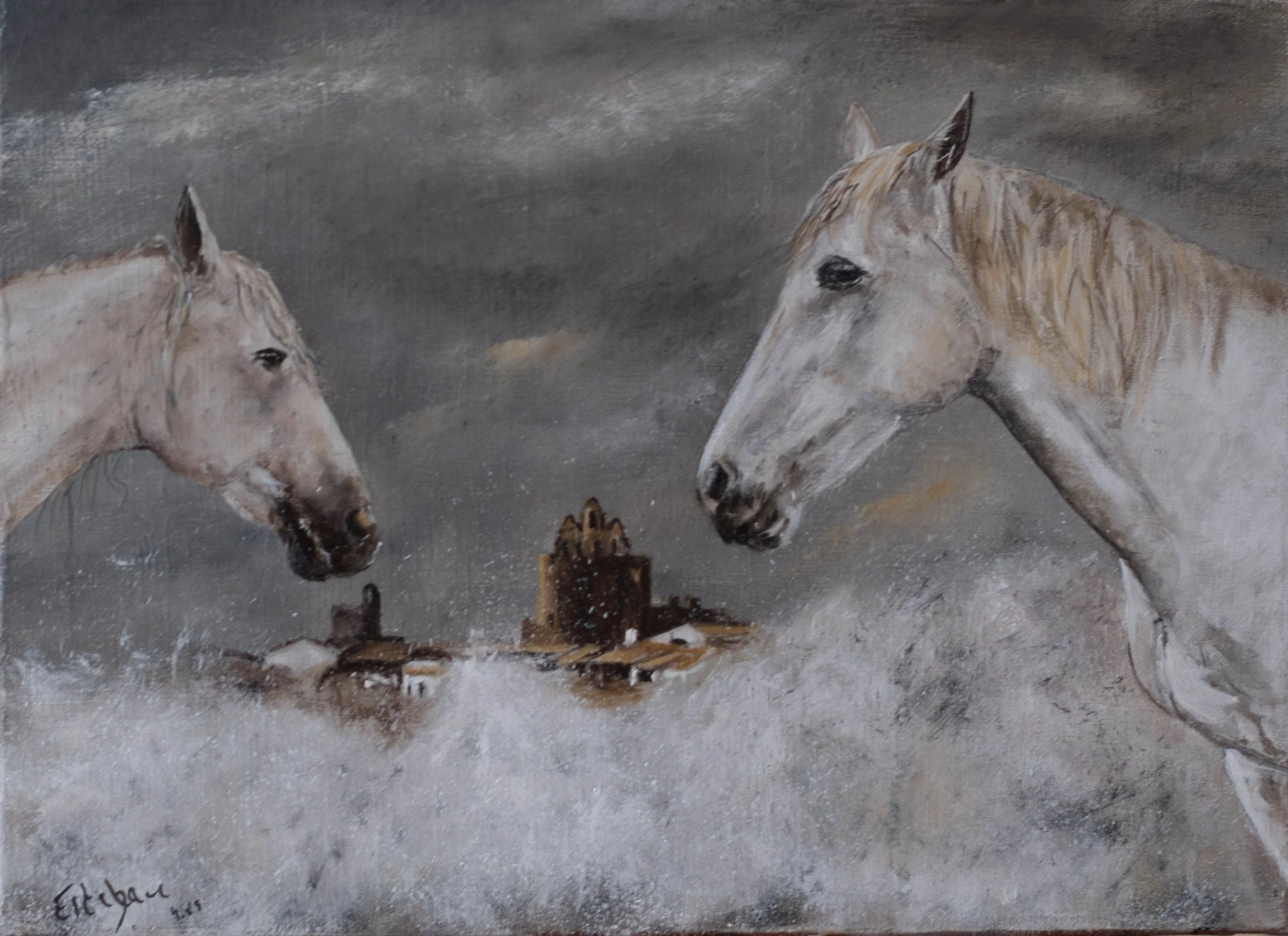 Peinture à l'huile intitulée 'Camargue plurielle' par Esteban Martorell, représentant deux chevaux camarguais dans un paysage de tempête marine avec l'église des Saintes-Maries-de-la-Mer.